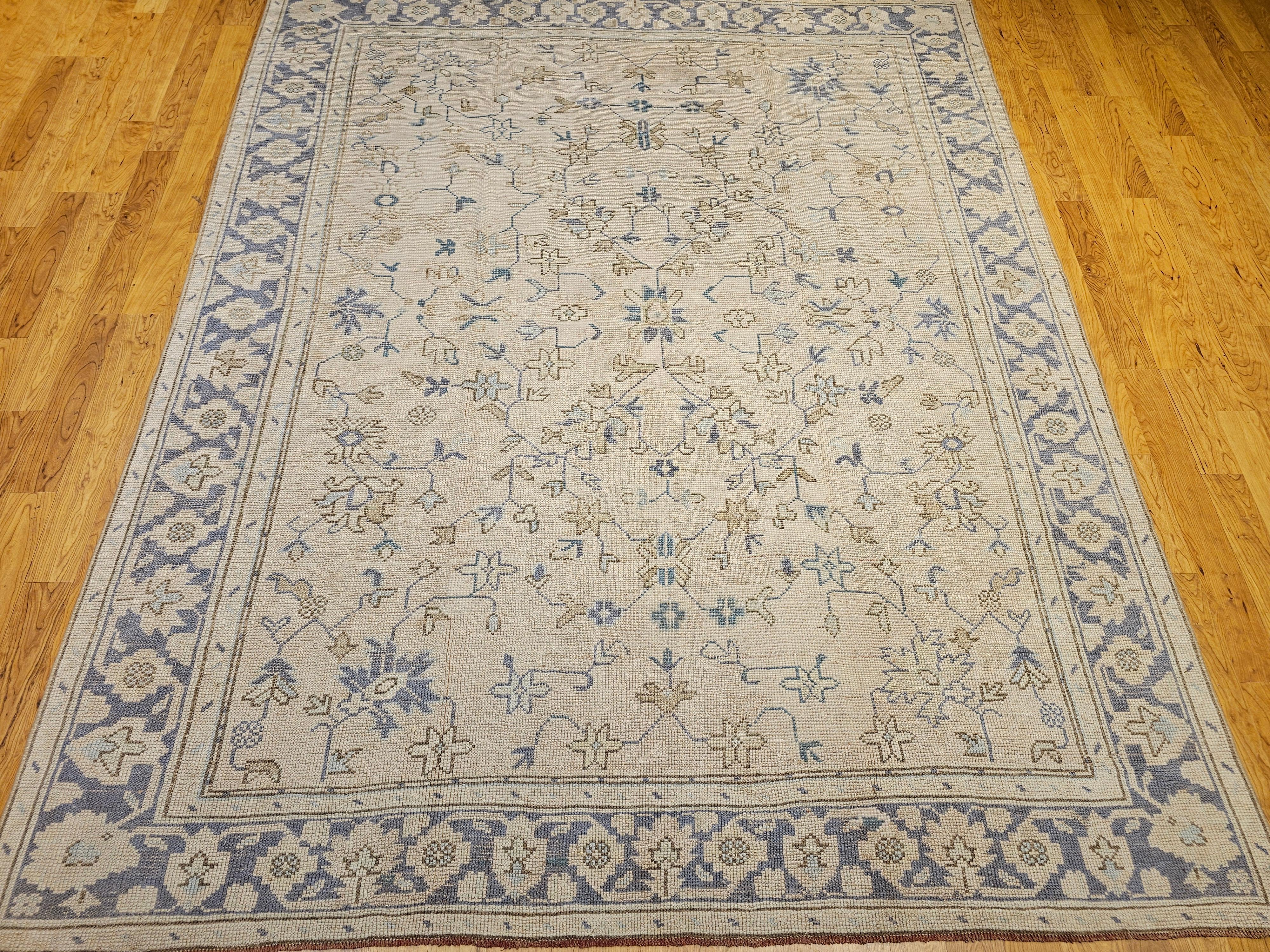 Turco Oushak turco vintage a grandezza naturale in avorio, marrone e blu in vendita