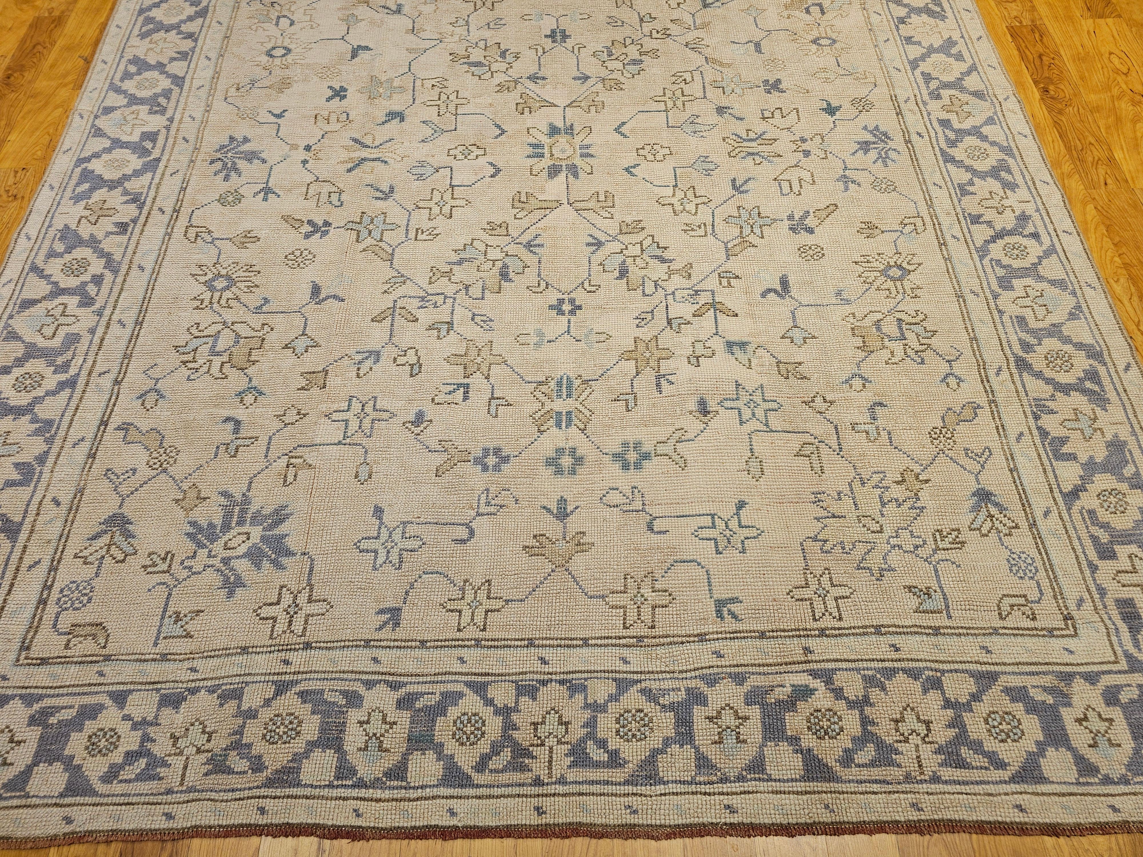 Tintura vegetale Oushak turco vintage a grandezza naturale in avorio, marrone e blu in vendita