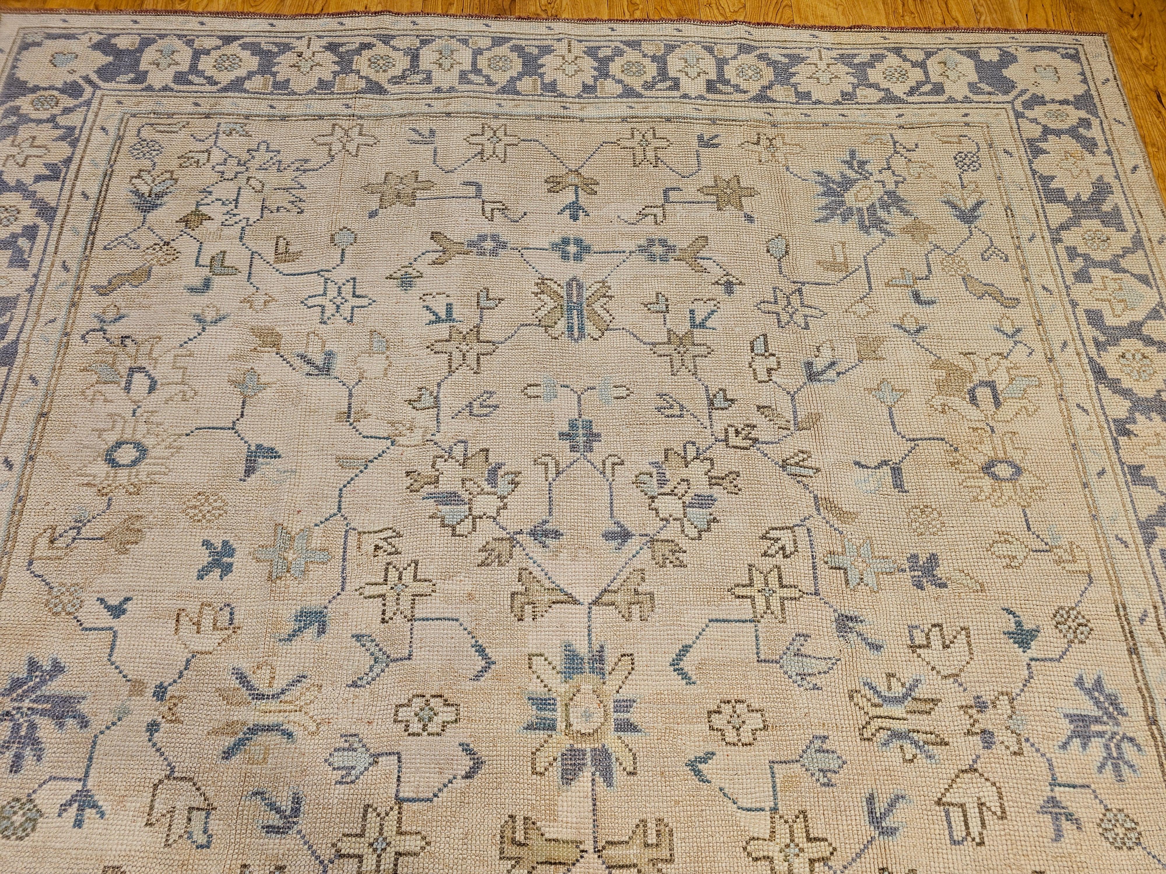 XX secolo Oushak turco vintage a grandezza naturale in avorio, marrone e blu in vendita
