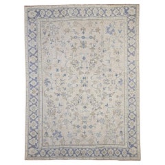 Oushak turco vintage de tamaño de habitación con motivos allover en marfil, marrón y azul