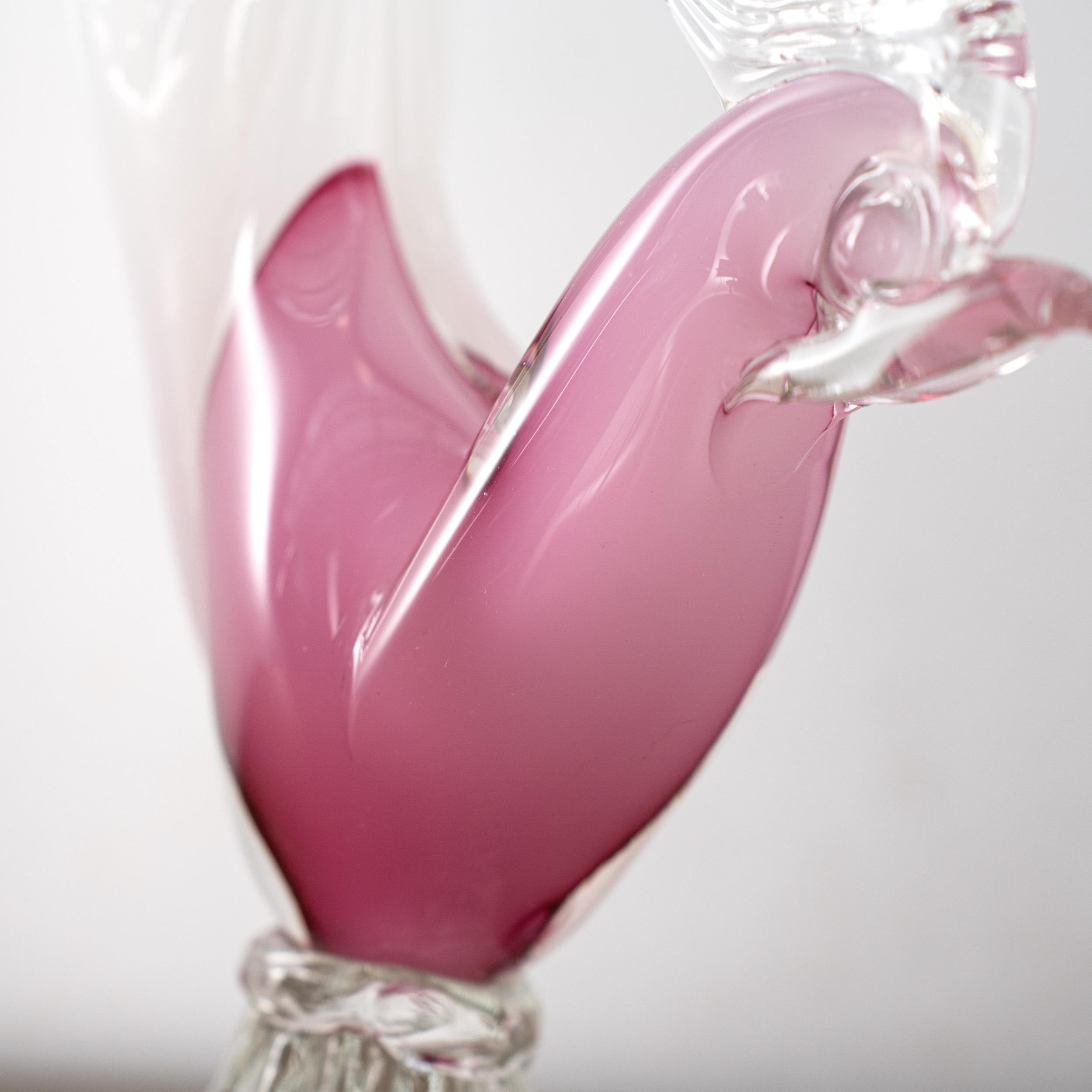 Fatto a mano Gallo d'epoca Scultura in vetro di Murano rosa seta da collezione Formia Murano Italia in vendita