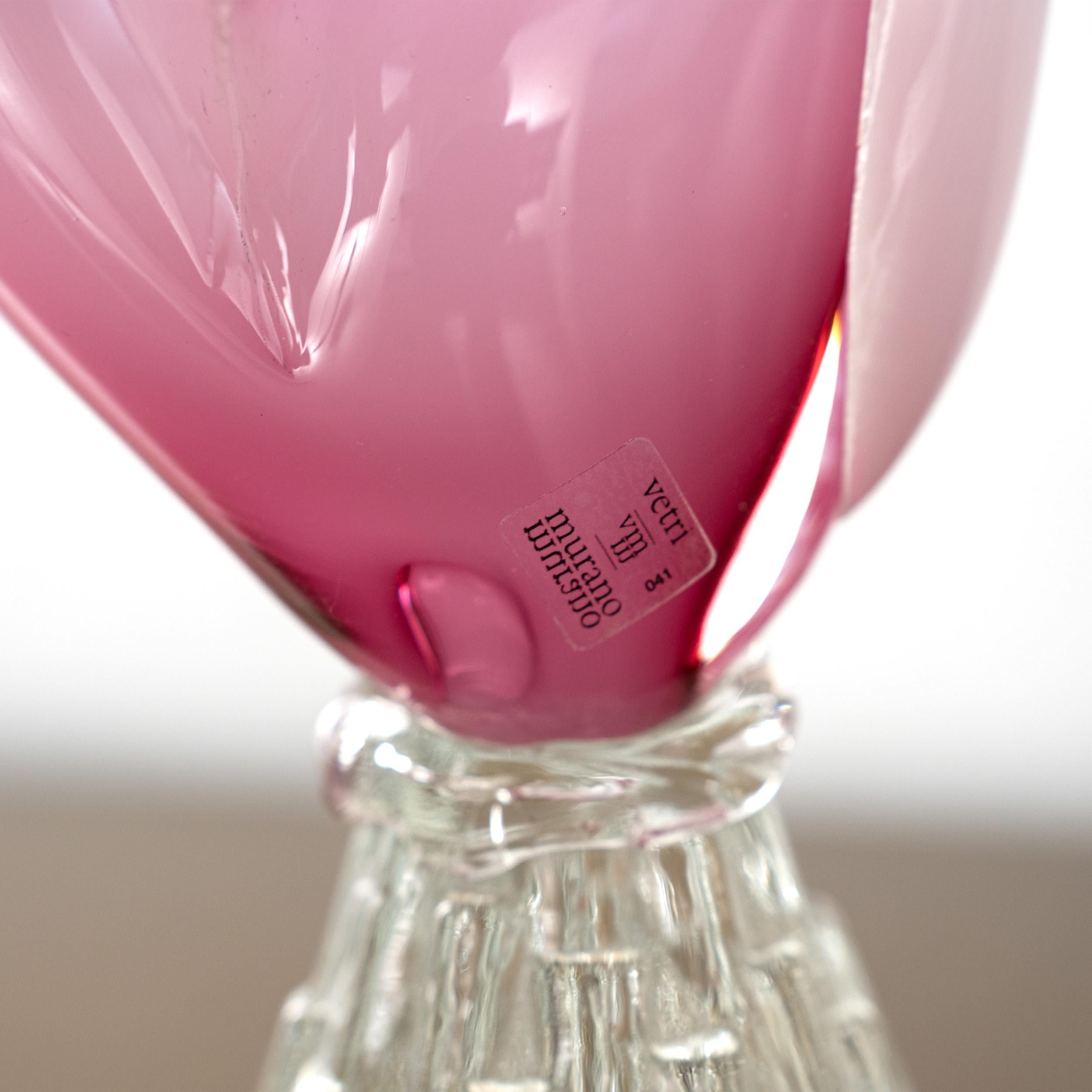 XX secolo Gallo d'epoca Scultura in vetro di Murano rosa seta da collezione Formia Murano Italia in vendita