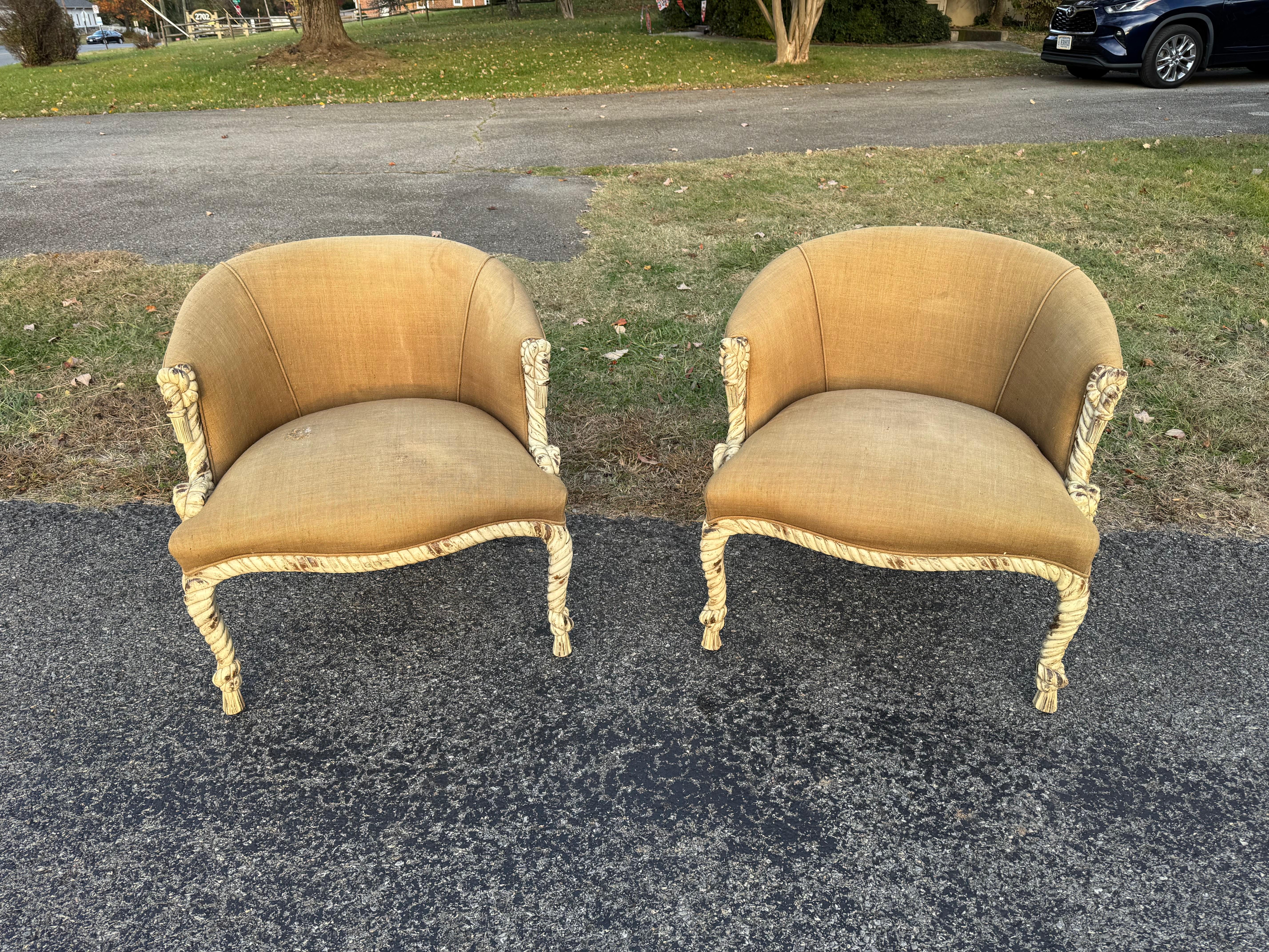 Geschnitzte Bergère-Stühle mit Seil und Quasten - ein Paar im Angebot 3