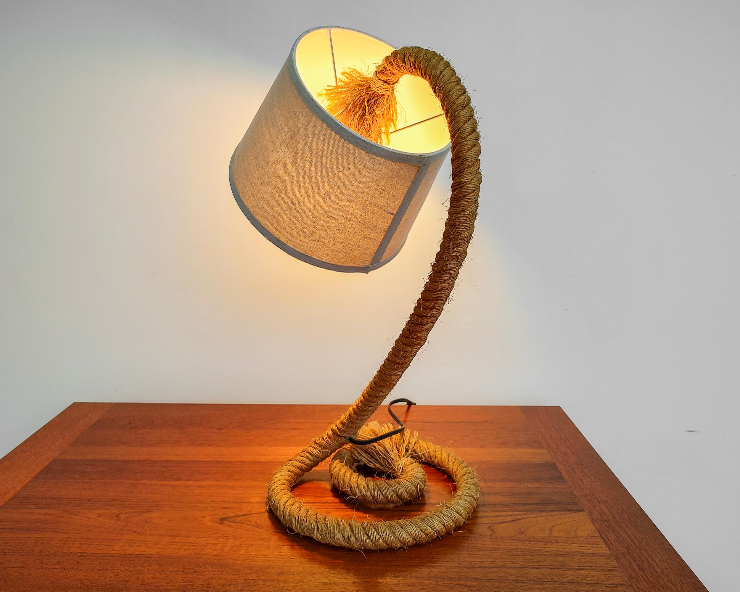 Postmoderne Lampe de table vintage en corde dans le style d'Audoux Minet
