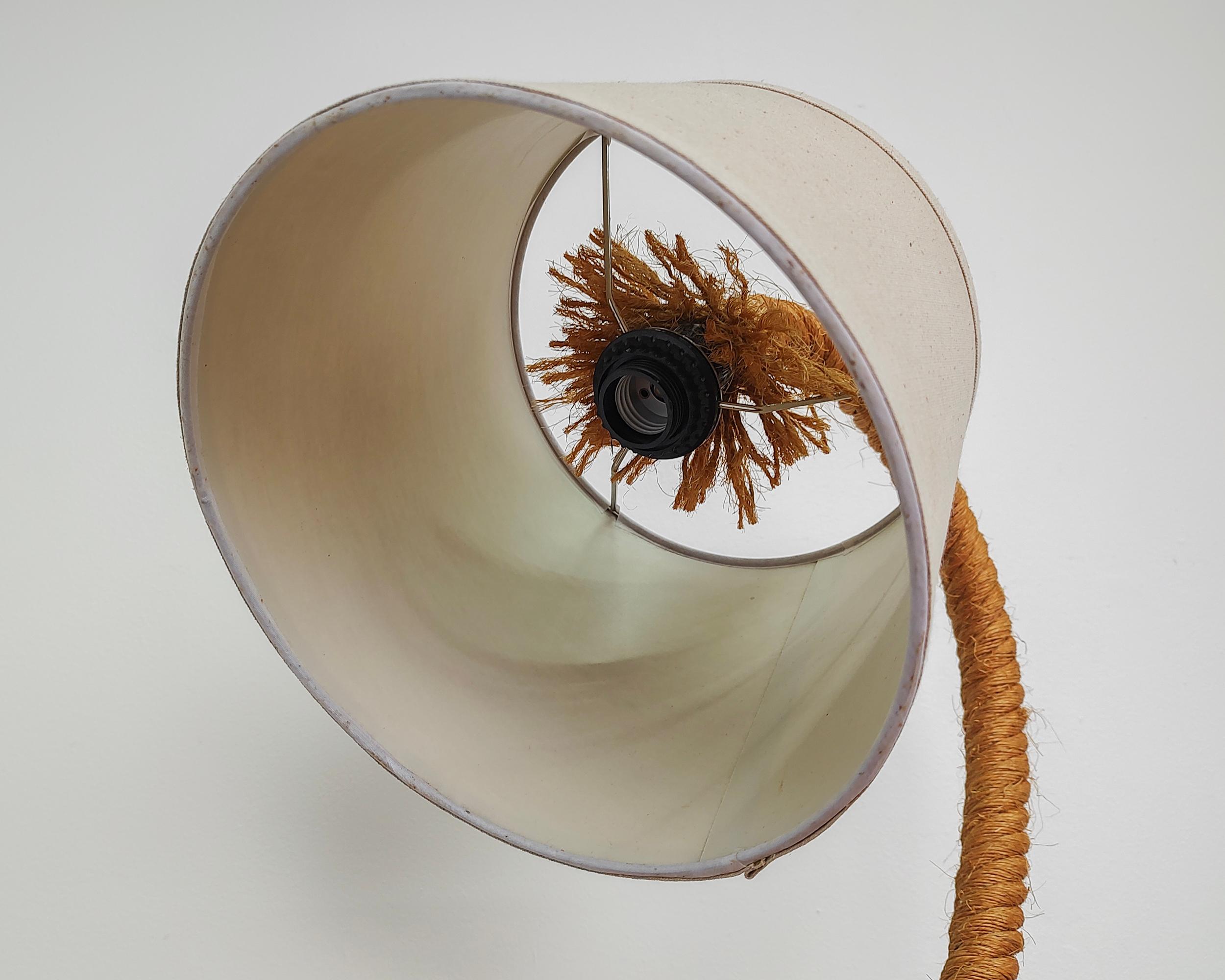 Vintage-Tischlampe aus Seil im Stil von Audoux Minet im Zustand „Gut“ in Hawthorne, CA