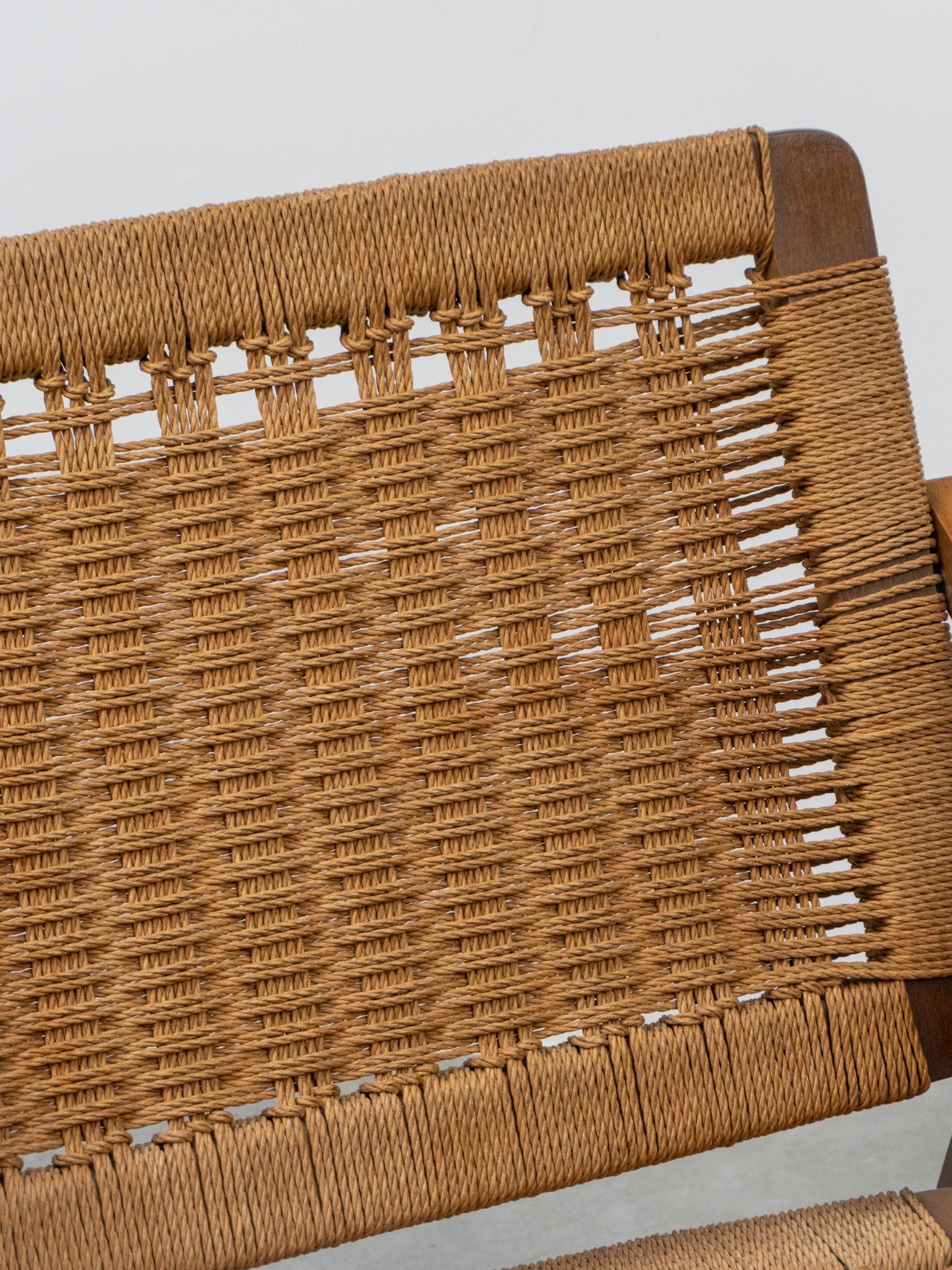Silla de salón vintage tejida con cuerda al estilo de Hans Wegner en venta 9