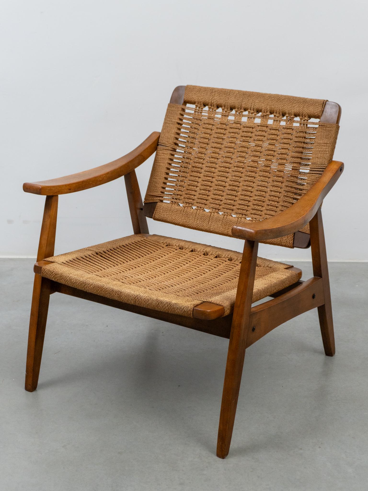 Silla de salón vintage tejida con cuerda al estilo de Hans Wegner Hecho a mano en venta