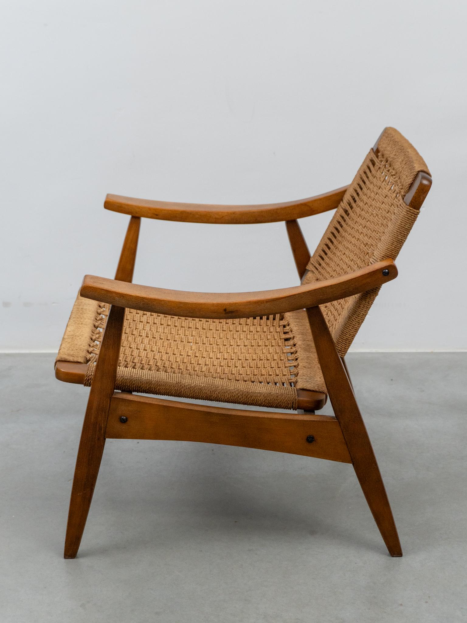 Silla de salón vintage tejida con cuerda al estilo de Hans Wegner en Bueno estado para la venta en Antwerp, BE