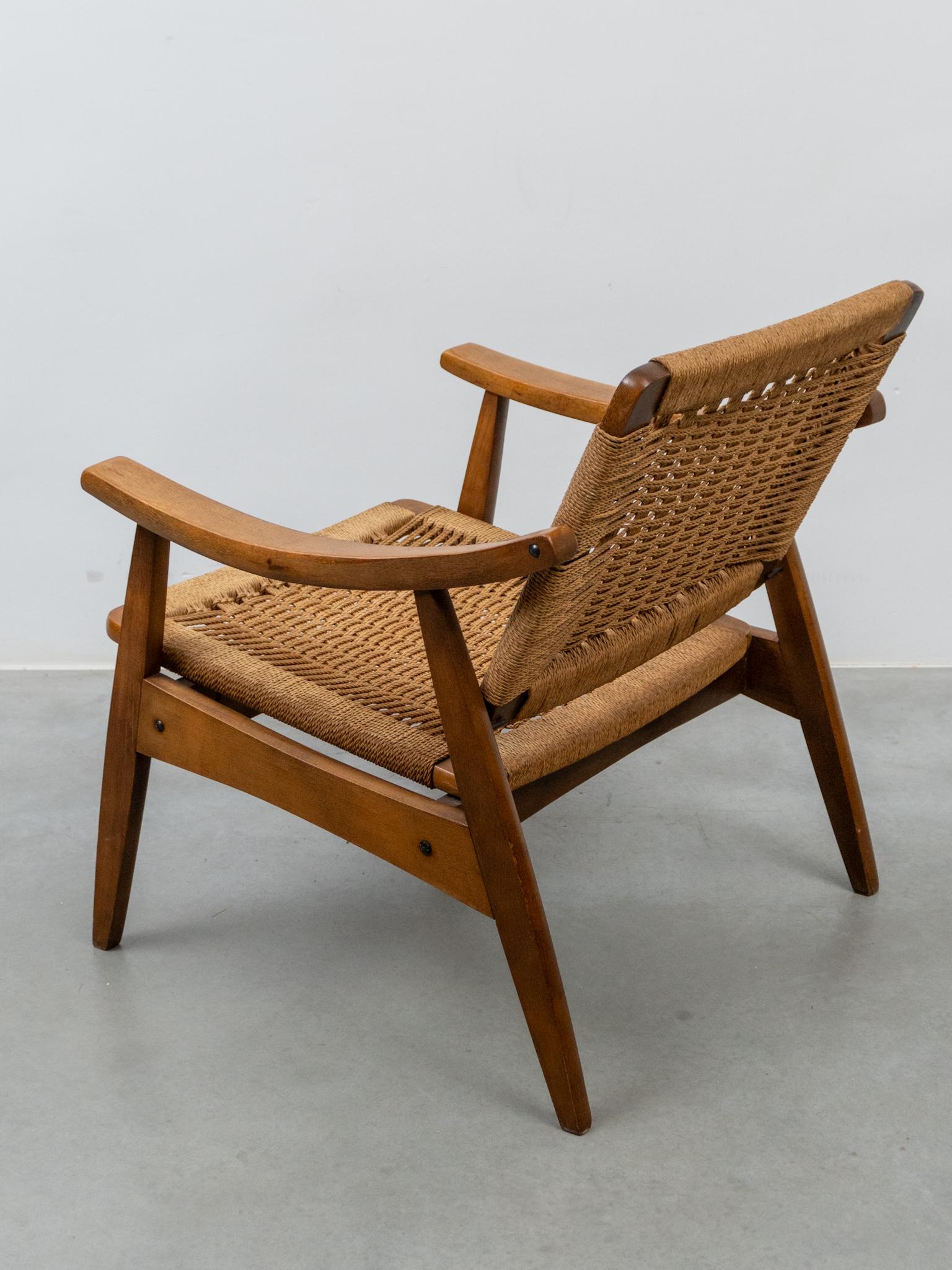 Silla de salón vintage tejida con cuerda al estilo de Hans Wegner Soga en venta