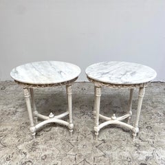 Vieille table d'appoint ovale sculptée en rose avec plateau en marbre