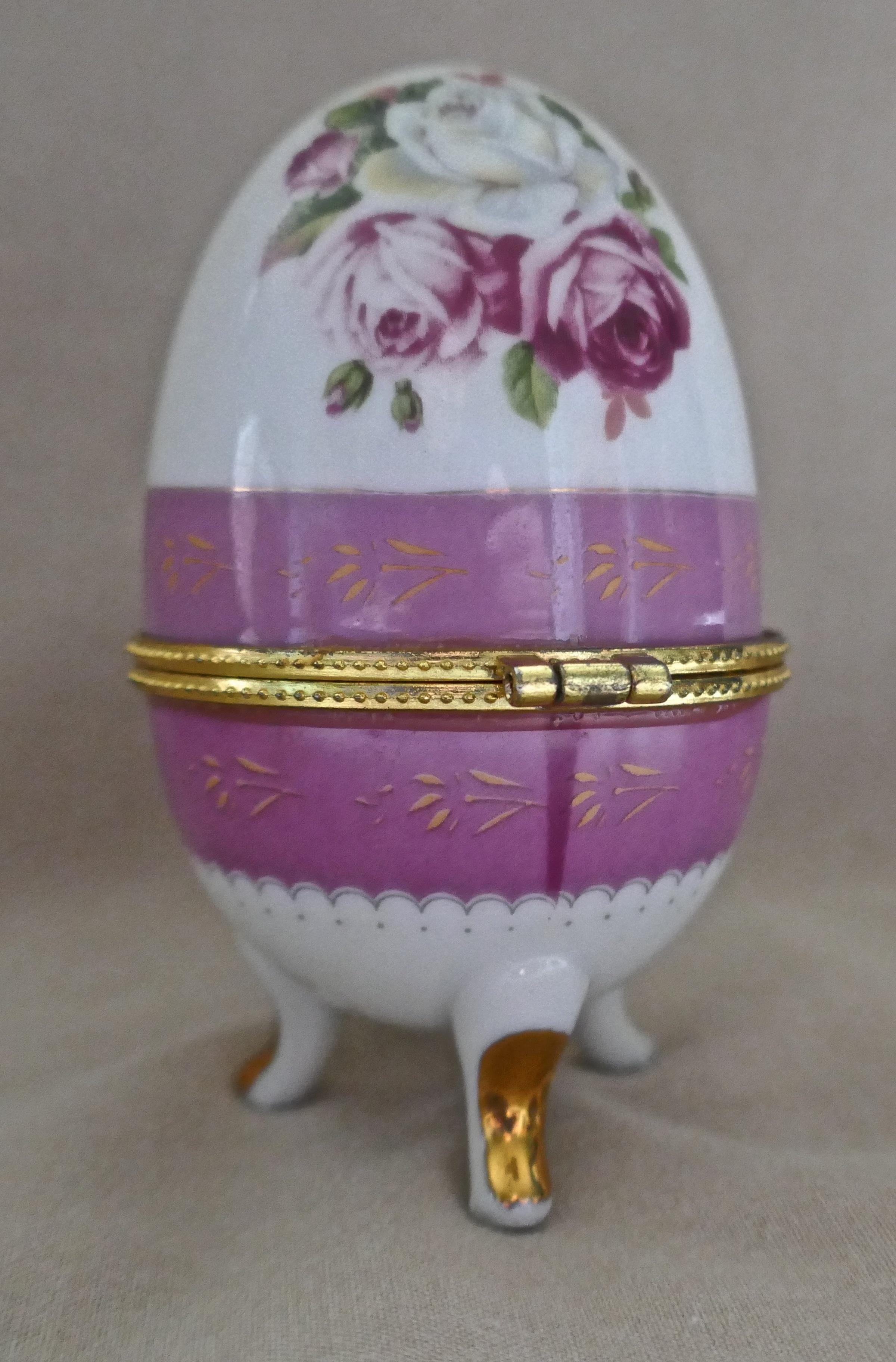 Rose Chintz Eiförmige Keramikkistenschachtel mit Scharnier-Deckel, Vintage (Adamstil) im Angebot