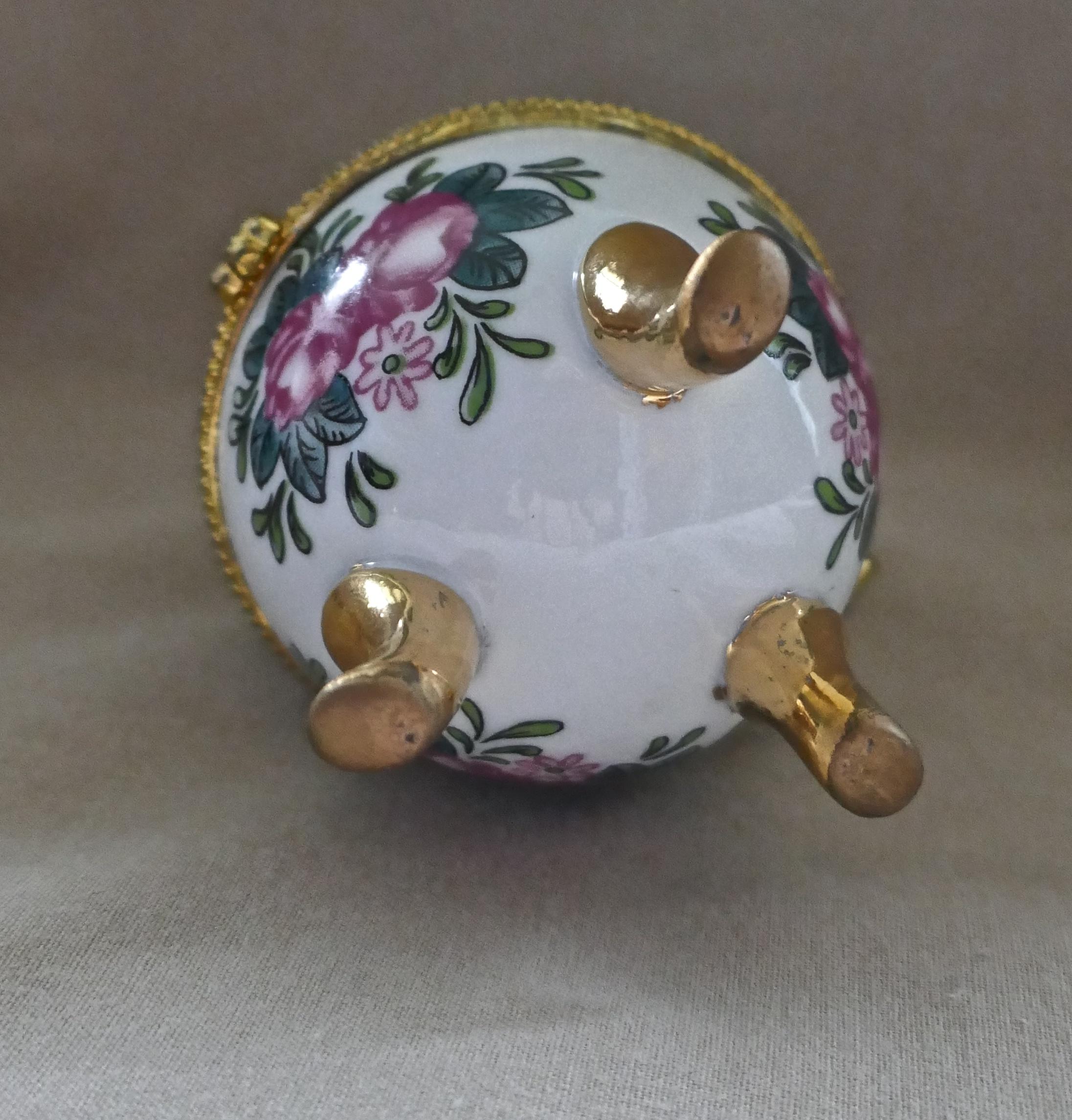 20th Century Vintage Rose Chintz Egg Shaped Ceramic Trinket Box with Hinged Lid For Sale