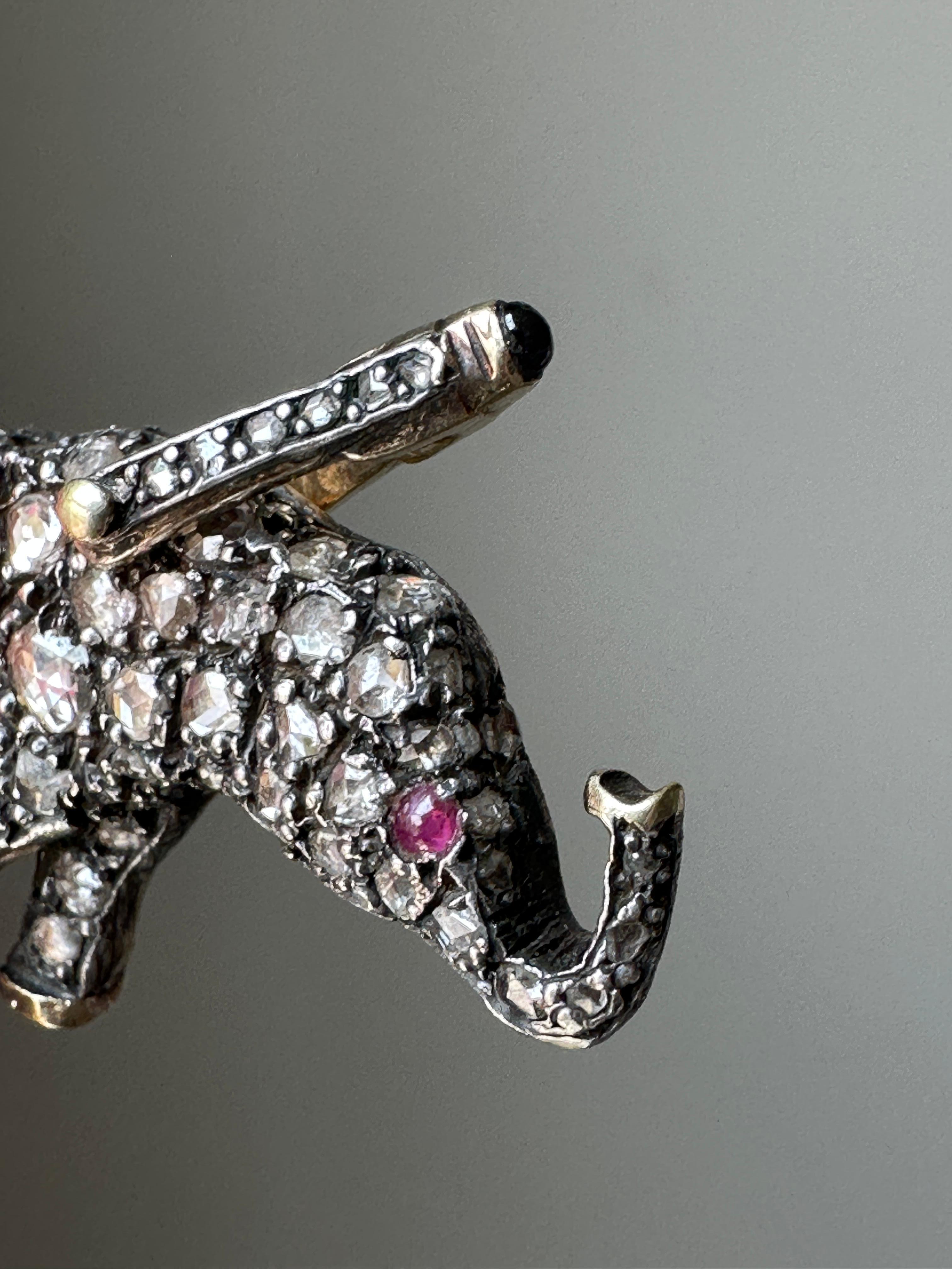 Taille rose Pendentif Lucky Elephant Vintage en diamant taillé en rose en vente