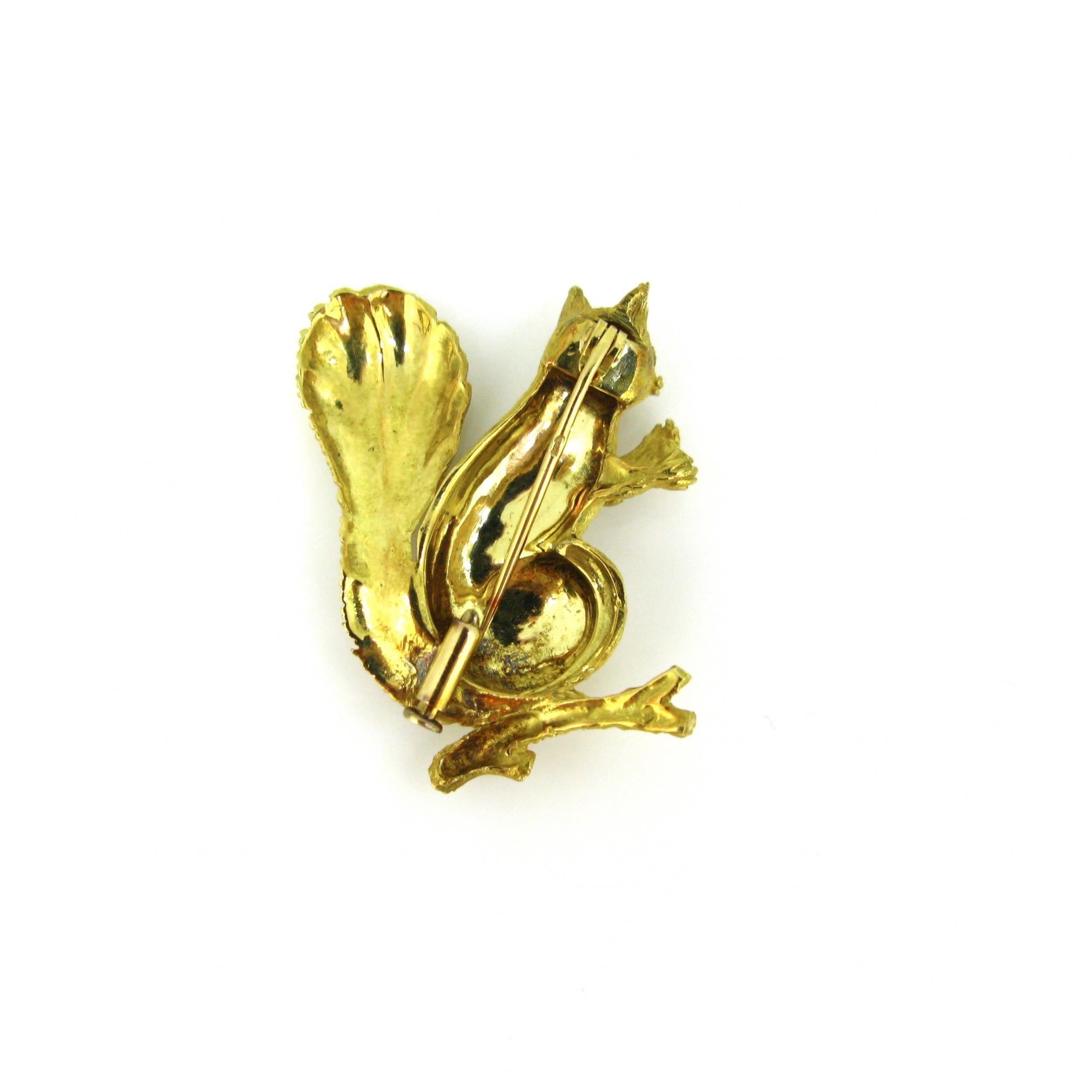 Vintage Rose Cut Diamonds Squirrel on a Branch Brooch, 18 Karat Yellow Gold In Good Condition In London, GB