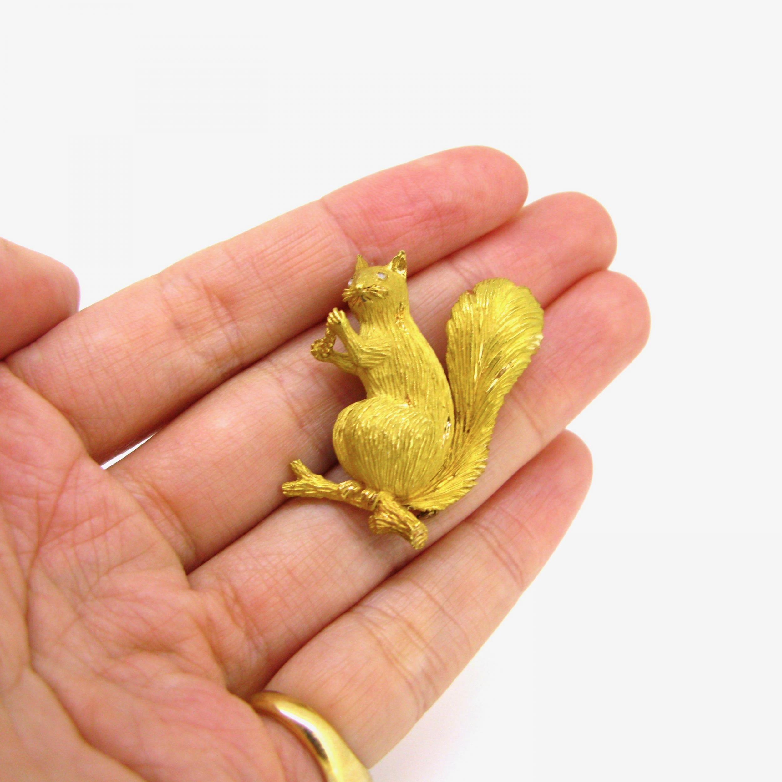 Women's or Men's Vintage Rose Cut Diamonds Squirrel on a Branch Brooch, 18 Karat Yellow Gold
