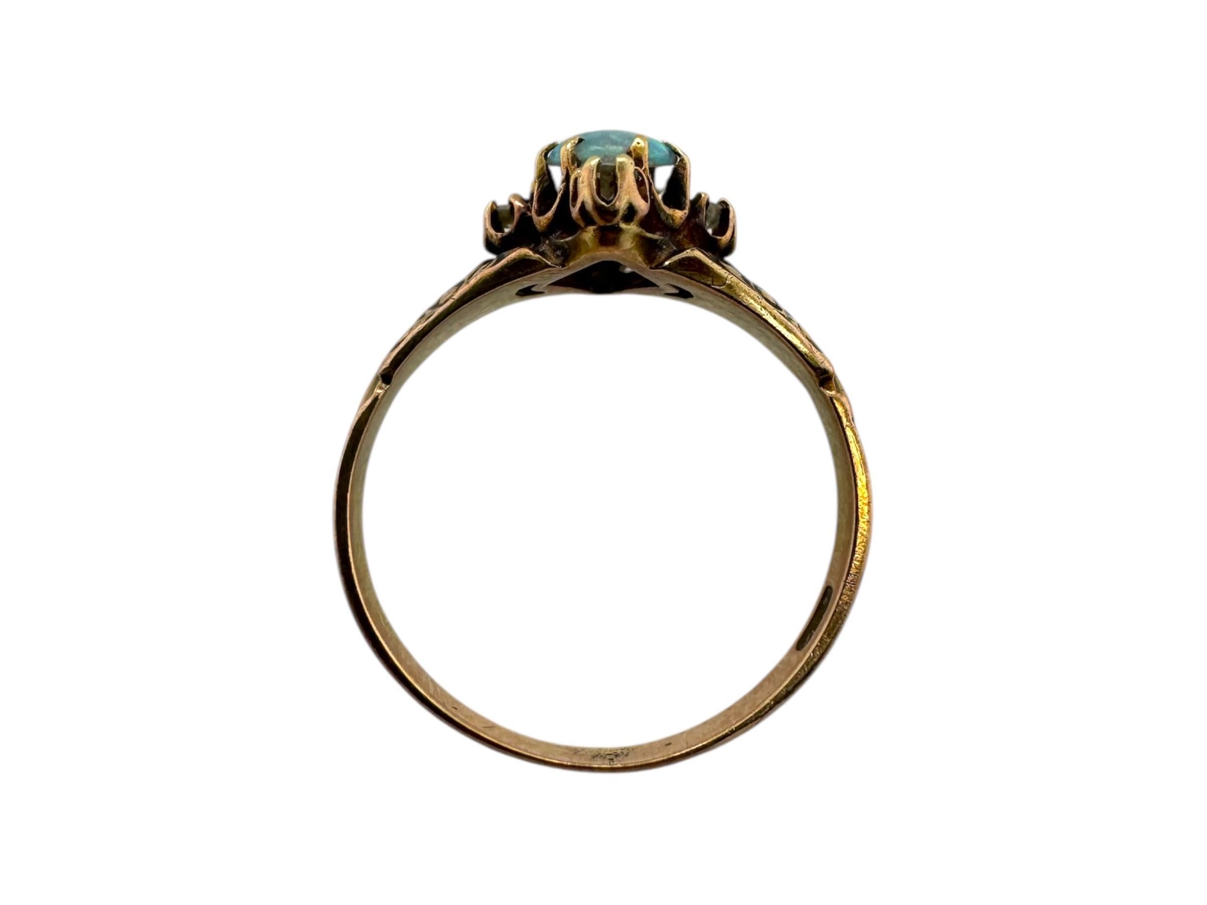 Anillo pequeño vintage de oro rosa con ópalo y diamantes en venta 4