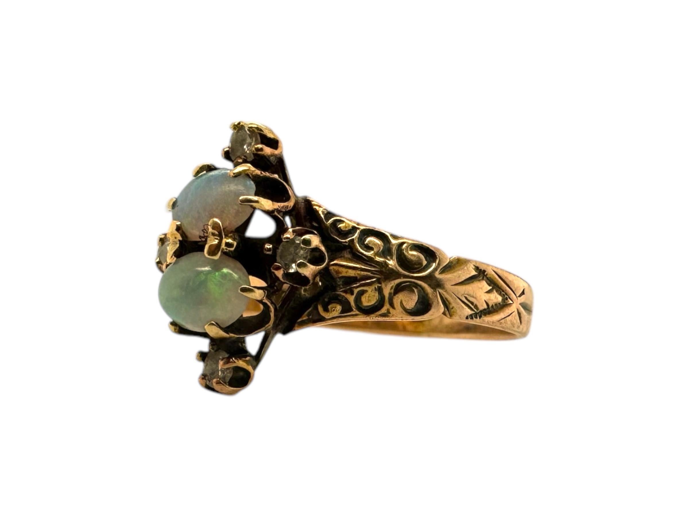 De las mujeres Anillo pequeño vintage de oro rosa con ópalo y diamantes en venta