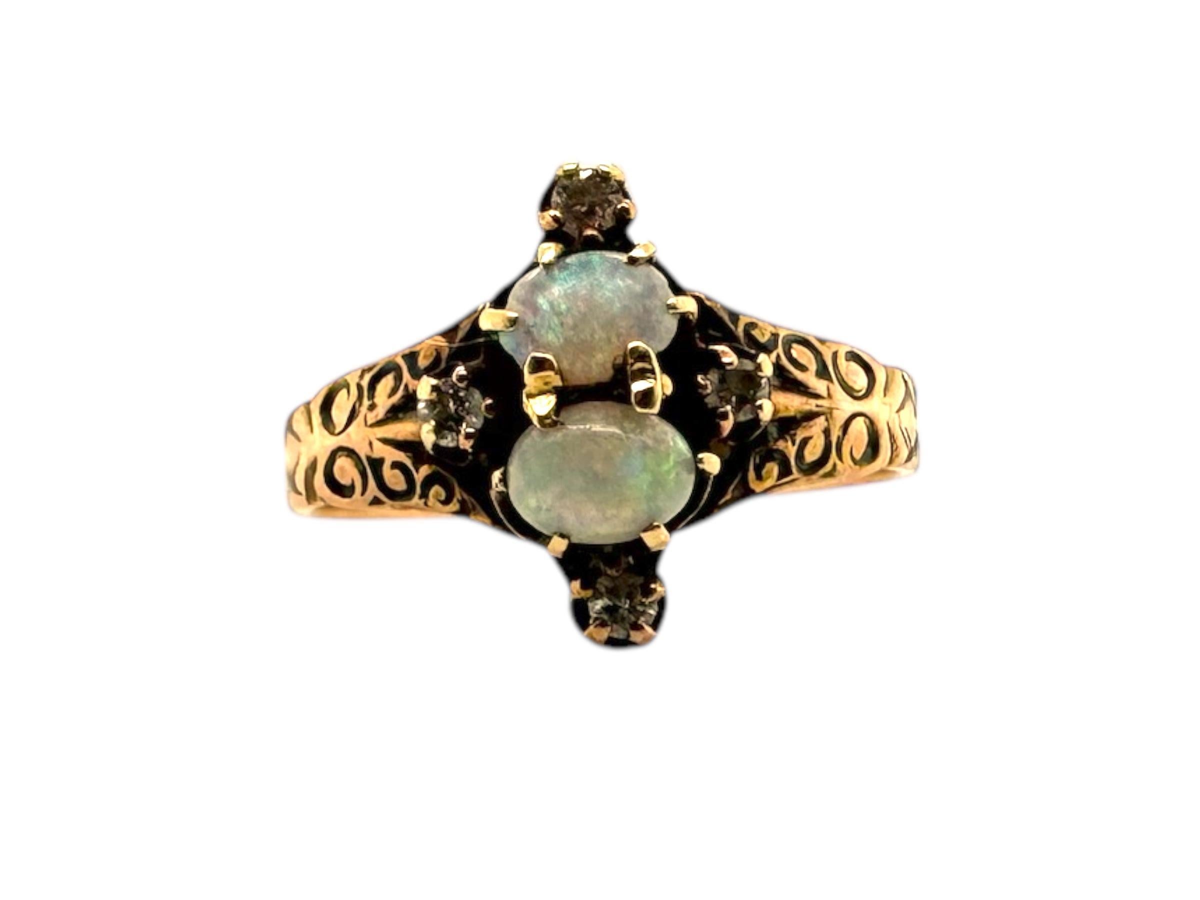 Anillo pequeño vintage de oro rosa con ópalo y diamantes en venta 2