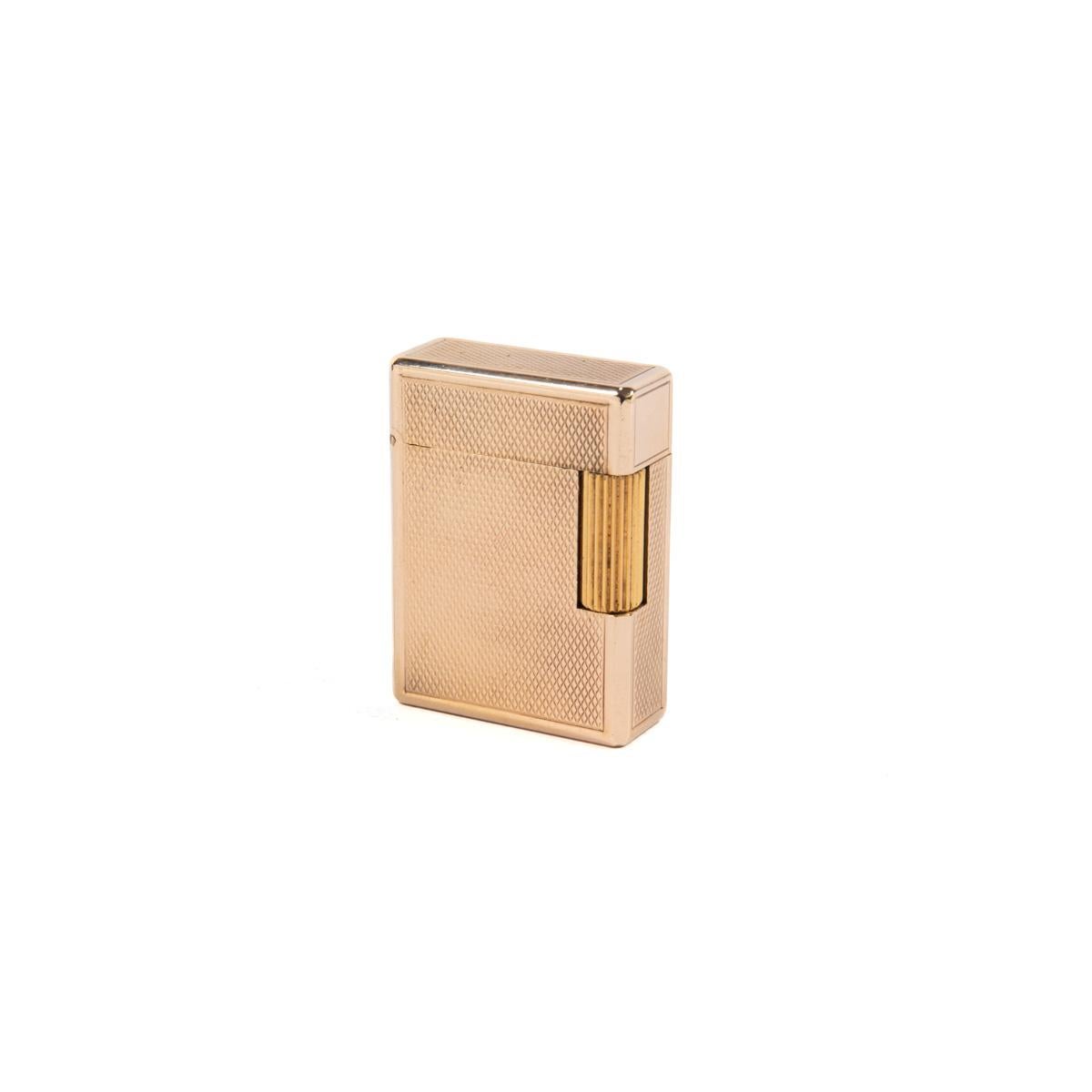 Vintage Rose Gold Plated Ligne 1 ST Dupont Lighter 1970s

The iconic S.T. Dupont name is known for quality, well-made cigarette lighters and other luxury implements. The company’s origin can be traced to Simon Tissot-Dupont opening his workshop shop