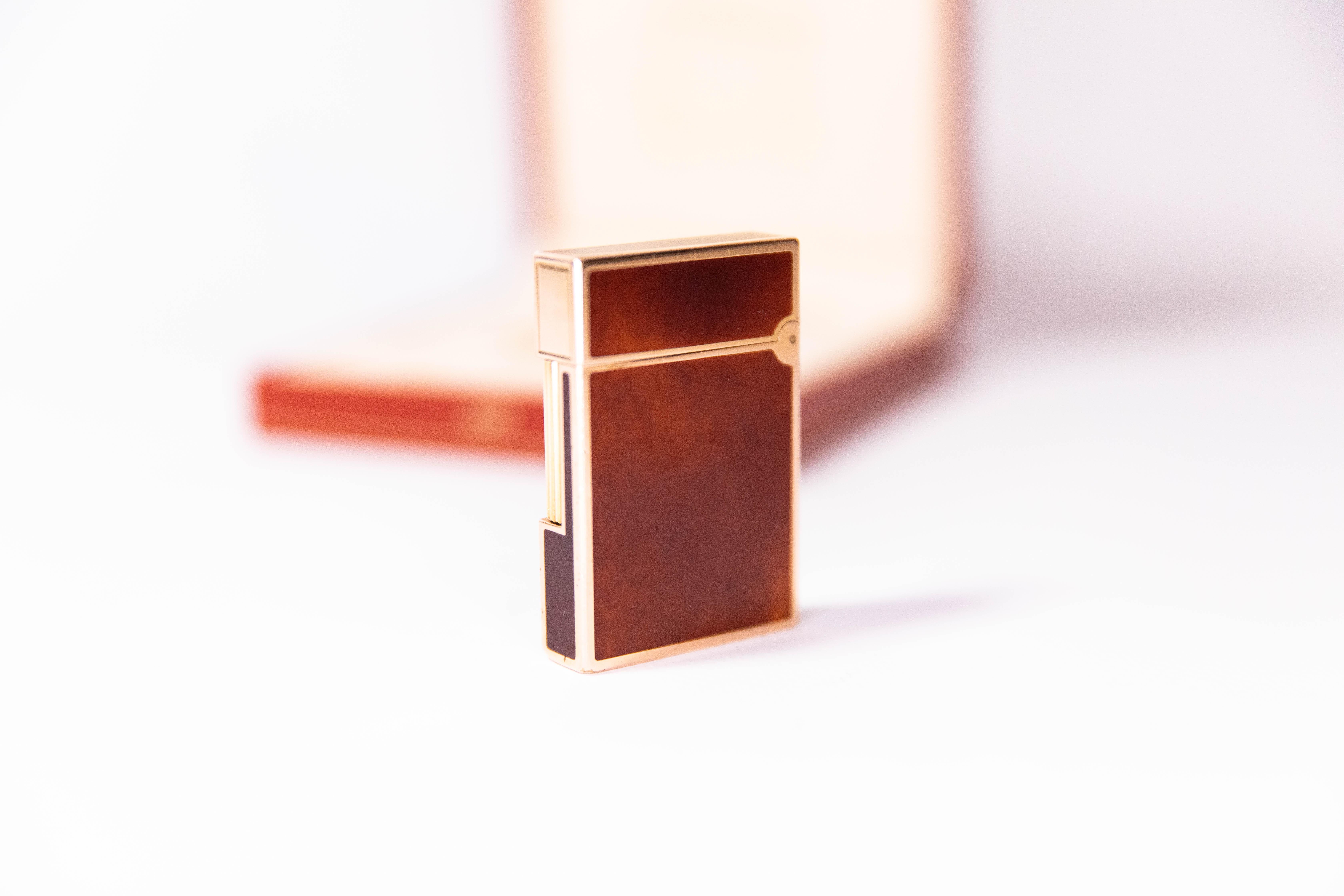Vintage Rose Gold plated Ligne 2 ST Dupont Lighter in Red Lacquer 1990 Full Set In Excellent Condition In DELFT, NL
