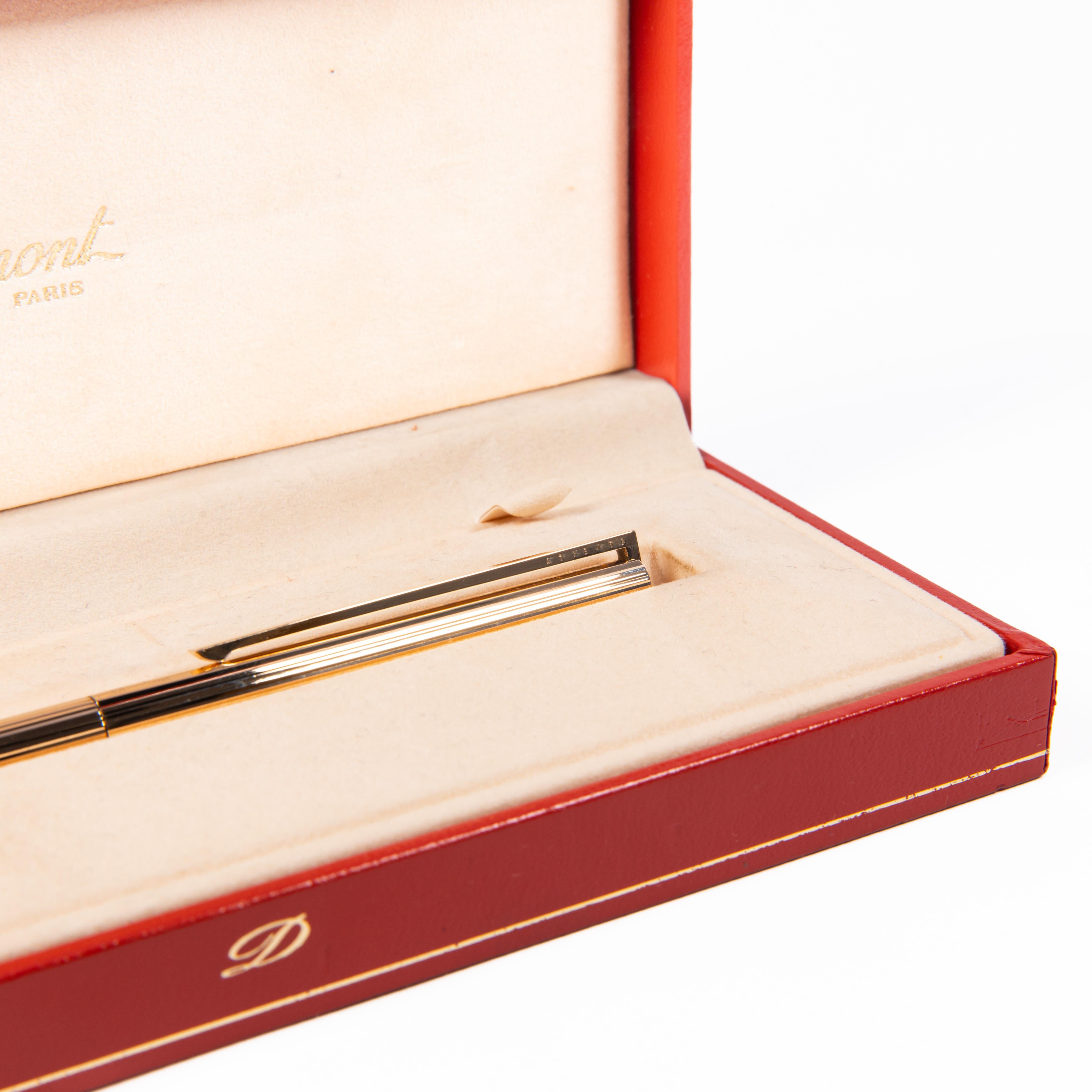 Vintage Rose Gold Plated S.T. DUPONT Classique Stylo à bille dans sa boîte 1980 Unisexe en vente