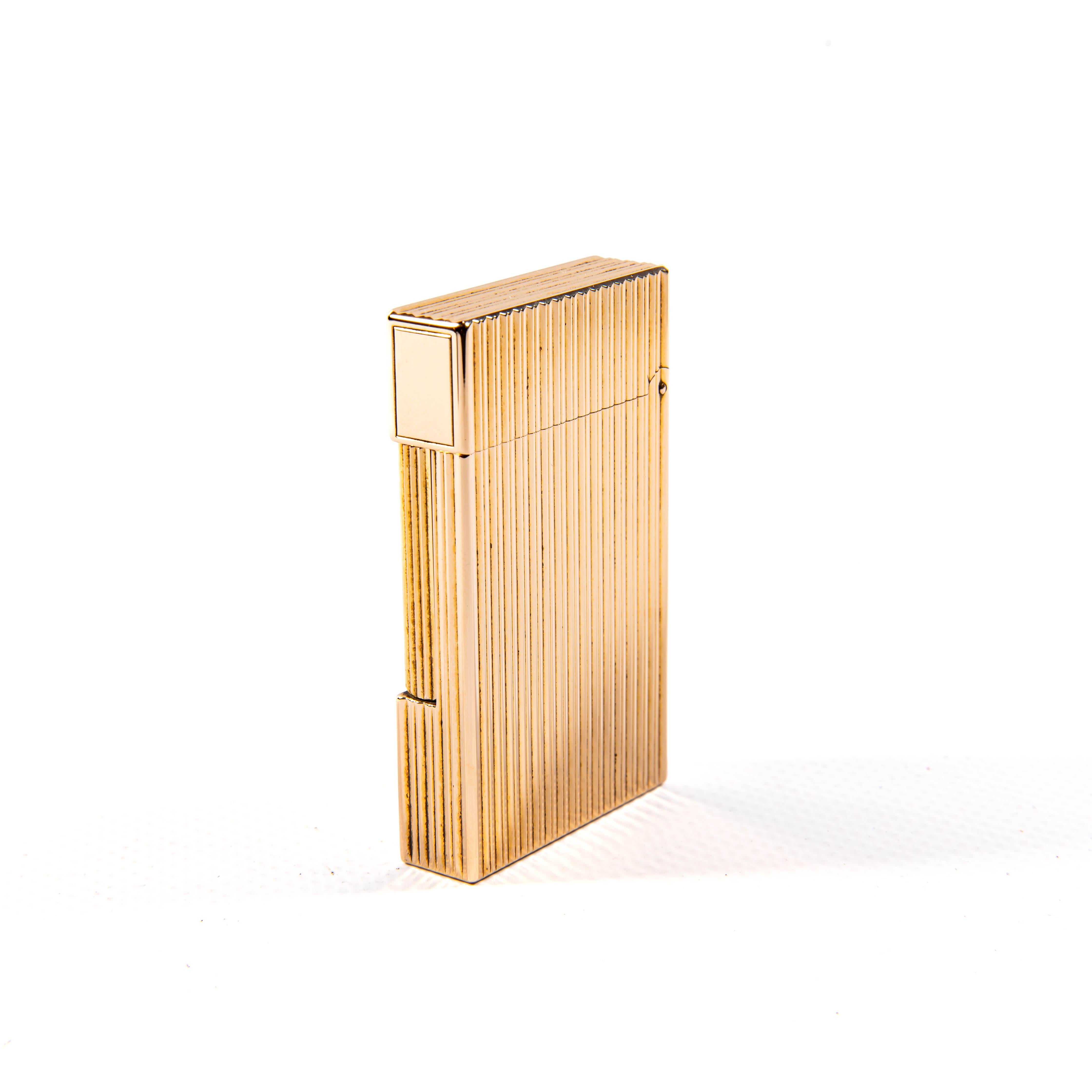 Vintage Rose Gold Plated S.T. DUPONT Ligne 2 Regular Lighter 1990s In Good Condition For Sale In DELFT, NL