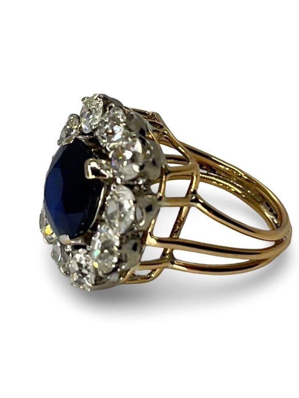 Anillo vintage de oro rosa con zafiro de 3 ct y diamantes de 3 ct en Excelente estado para la venta en PARIS, FR