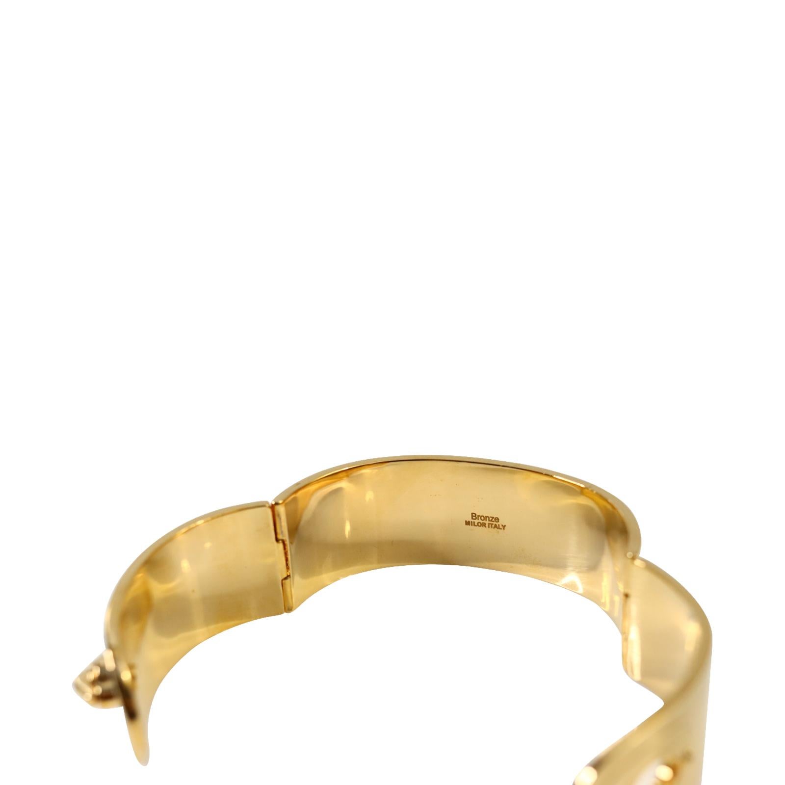 Vintage Rose Gold Tone Heavy Bracelet With Working Lock Circa 1990s In Good Condition For Sale In New York, NY