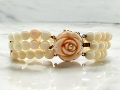 Bracelet vintage en or rose à trois rangs en corail peau d'ange