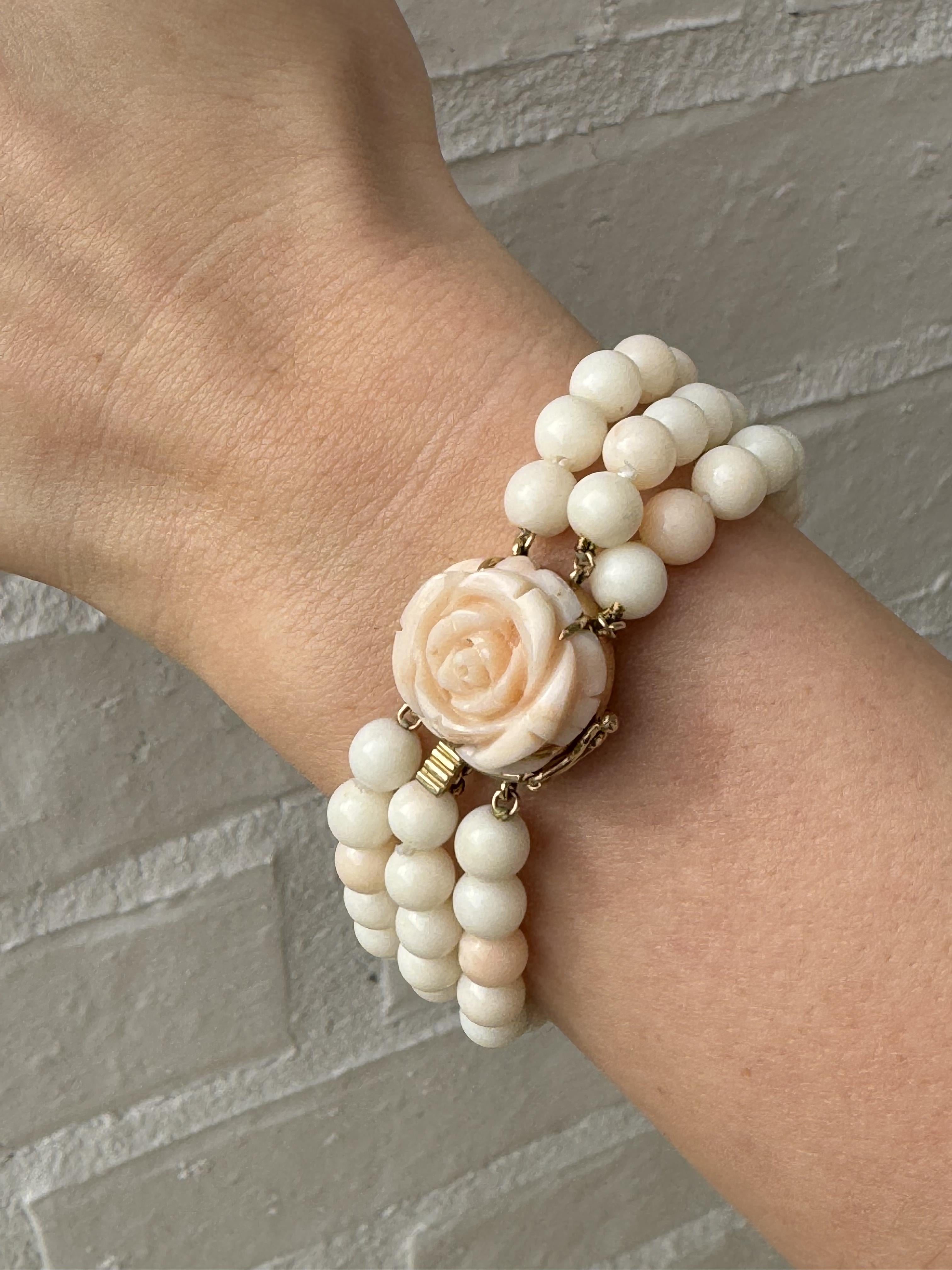 Rétro Bracciale d'epoca in oro rosa a tre fili di corallo pelle d'angelo in vendita