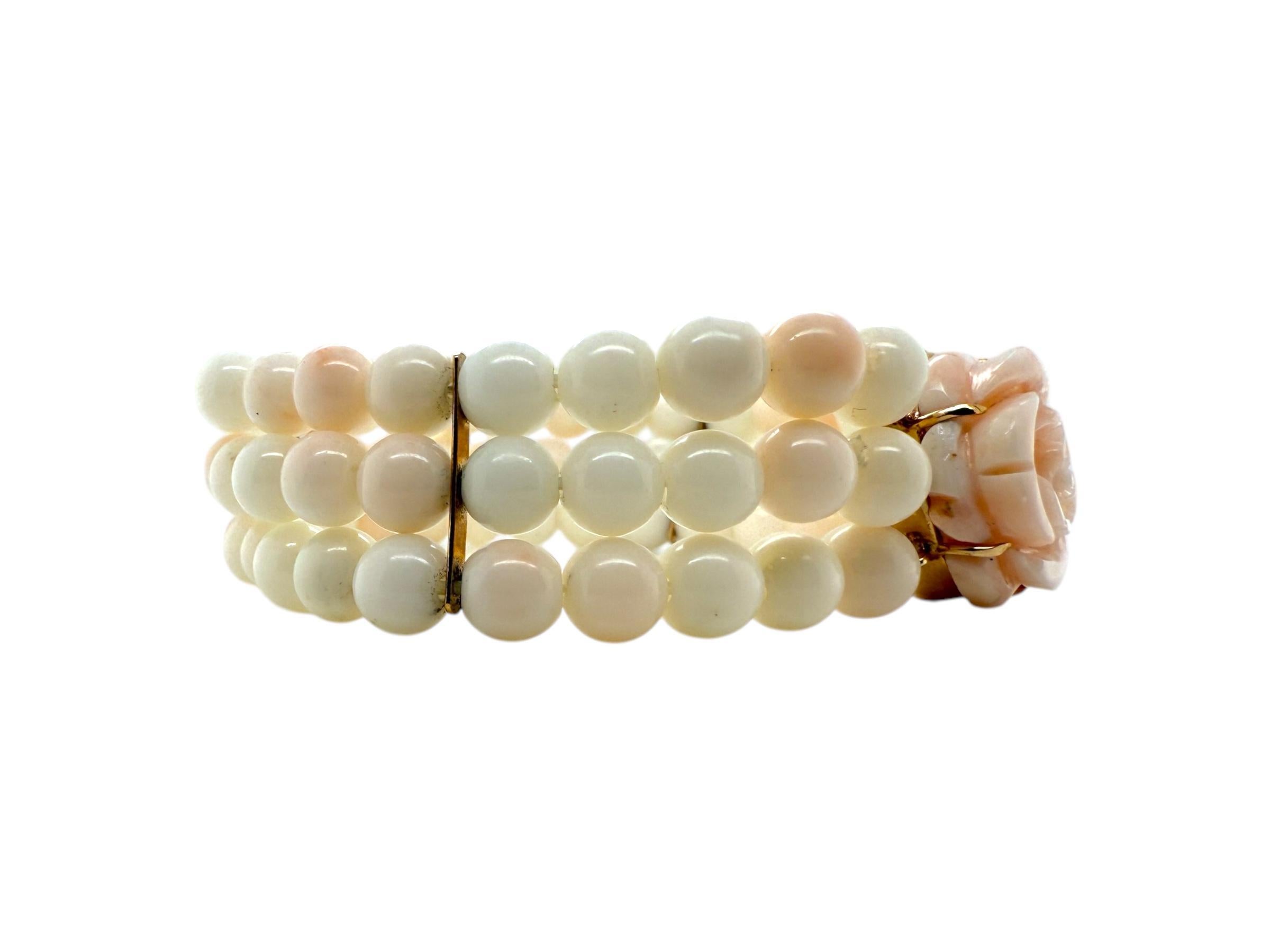 Bracciale d'epoca in oro rosa a tre fili di corallo pelle d'angelo in vendita 2