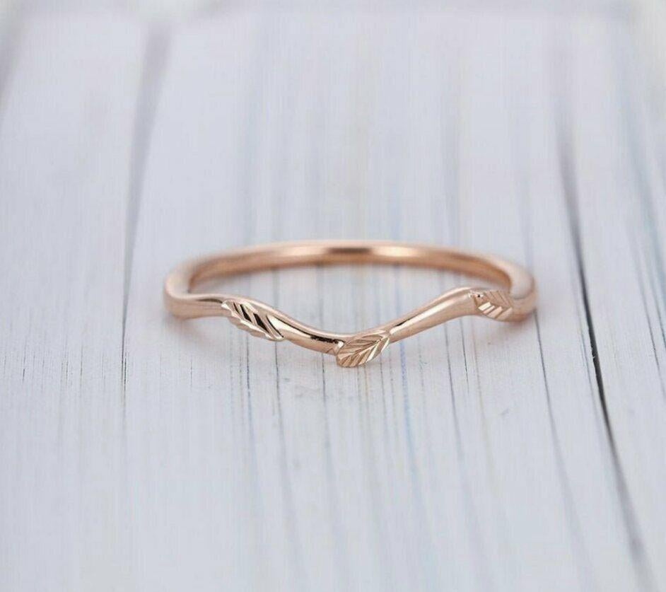 Vintage Rose Gold Wedding Band Simple Unique Leaf Dainty Curved Art Deco Ring 
Base Metal:  Rose Gold
Material: Gold
Metal Purity: 14k
Band Width: 1.5 mm
Total Carat Weight: 0.24 & Under