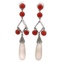 Pendants d'oreilles d'affirmation vintage en platine, quartz rose et corail rond