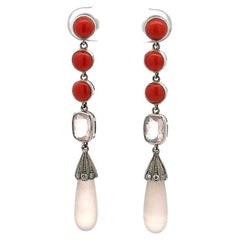 Pendants d'oreilles d'affirmation vintage en platine, quartz rose et corail rond
