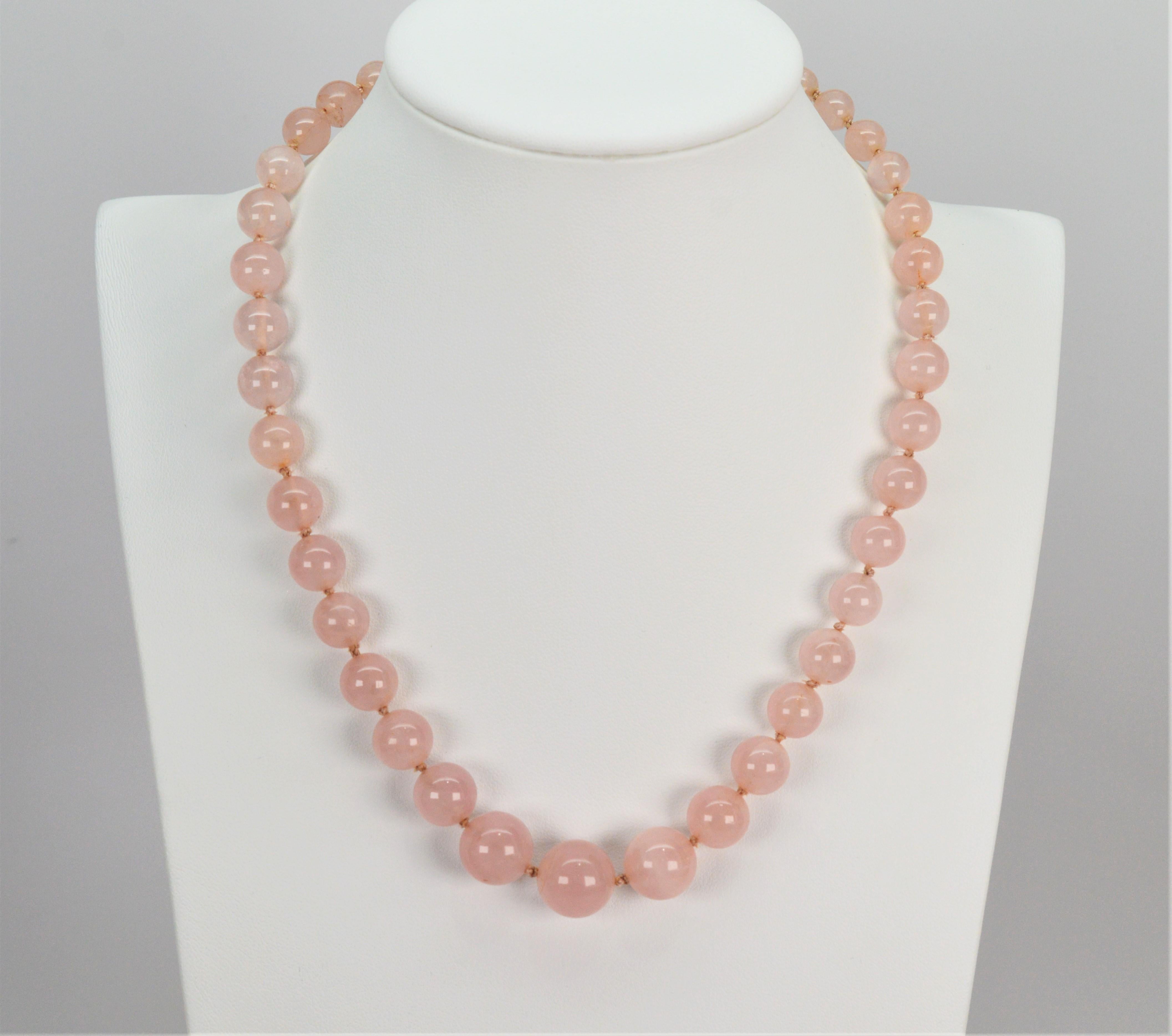 Vintage Rose Quartz Beaded Necklace w 14K Yellow Gold Clasp In Good Condition For Sale In Mount Kisco, NY