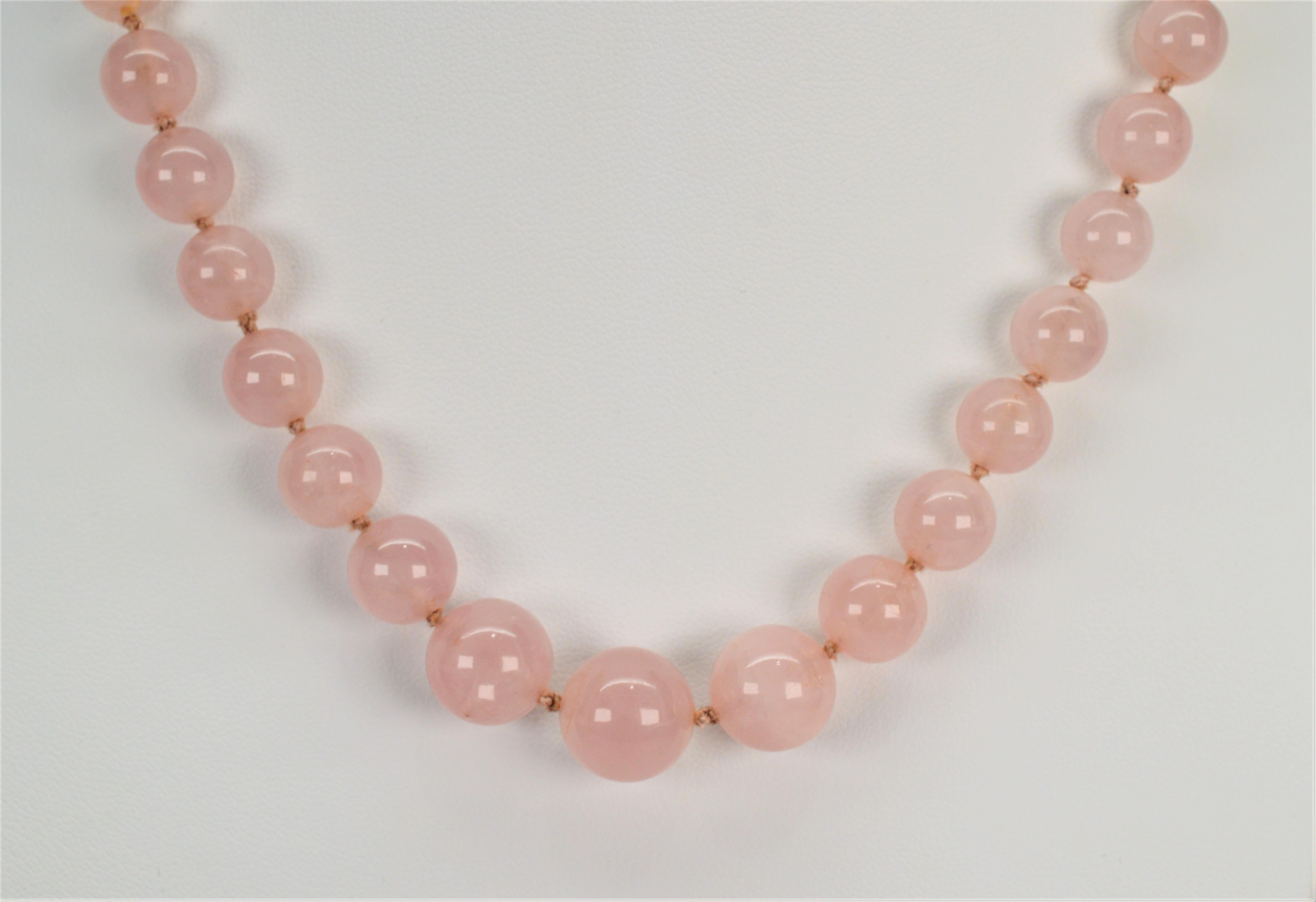 Vintage Rose Quartz Beaded Necklace w 14K Yellow Gold Clasp In Good Condition For Sale In Mount Kisco, NY