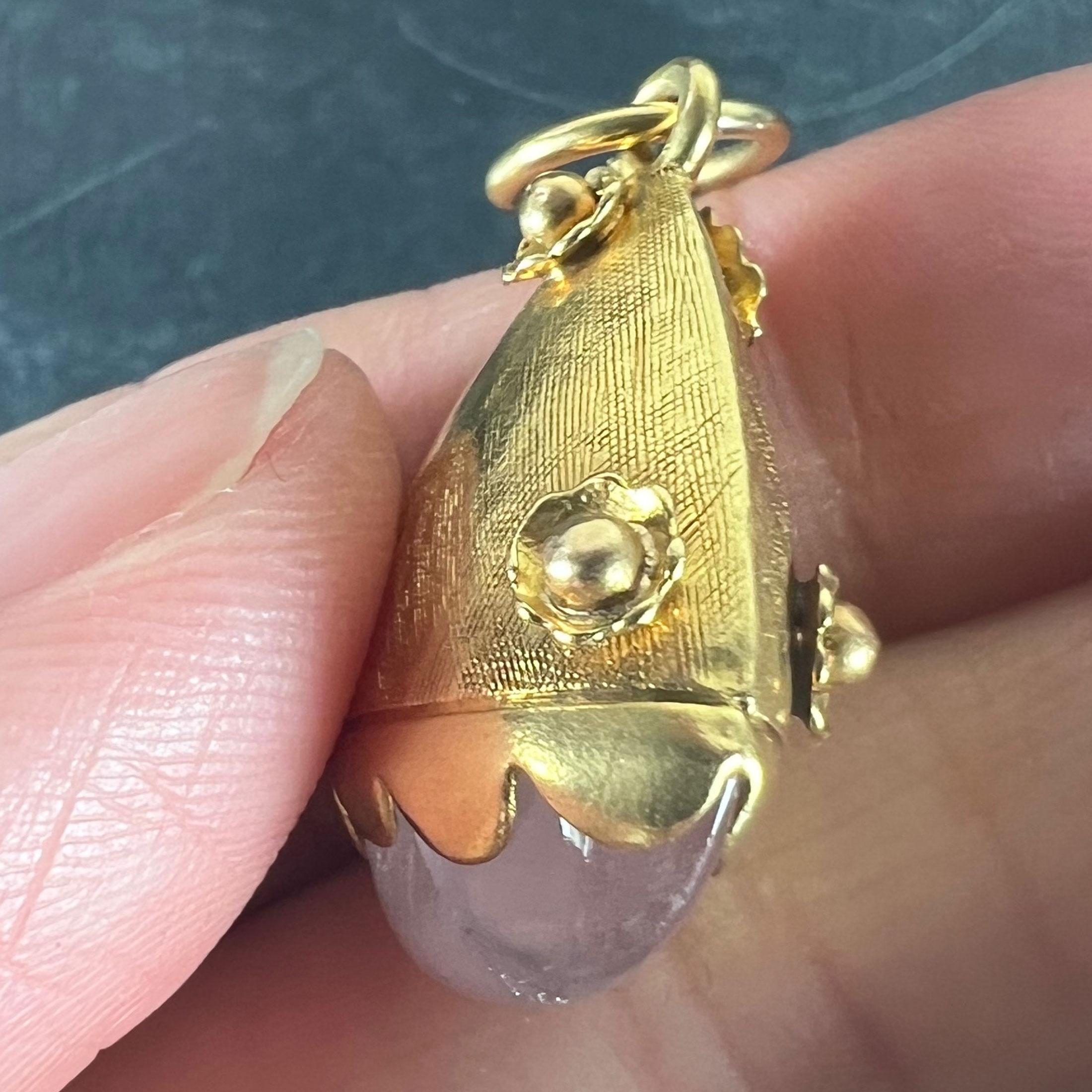 Vintage Rose Quartz Flowers 18 Karat Yellow Gold Charm Pendant For Sale 4