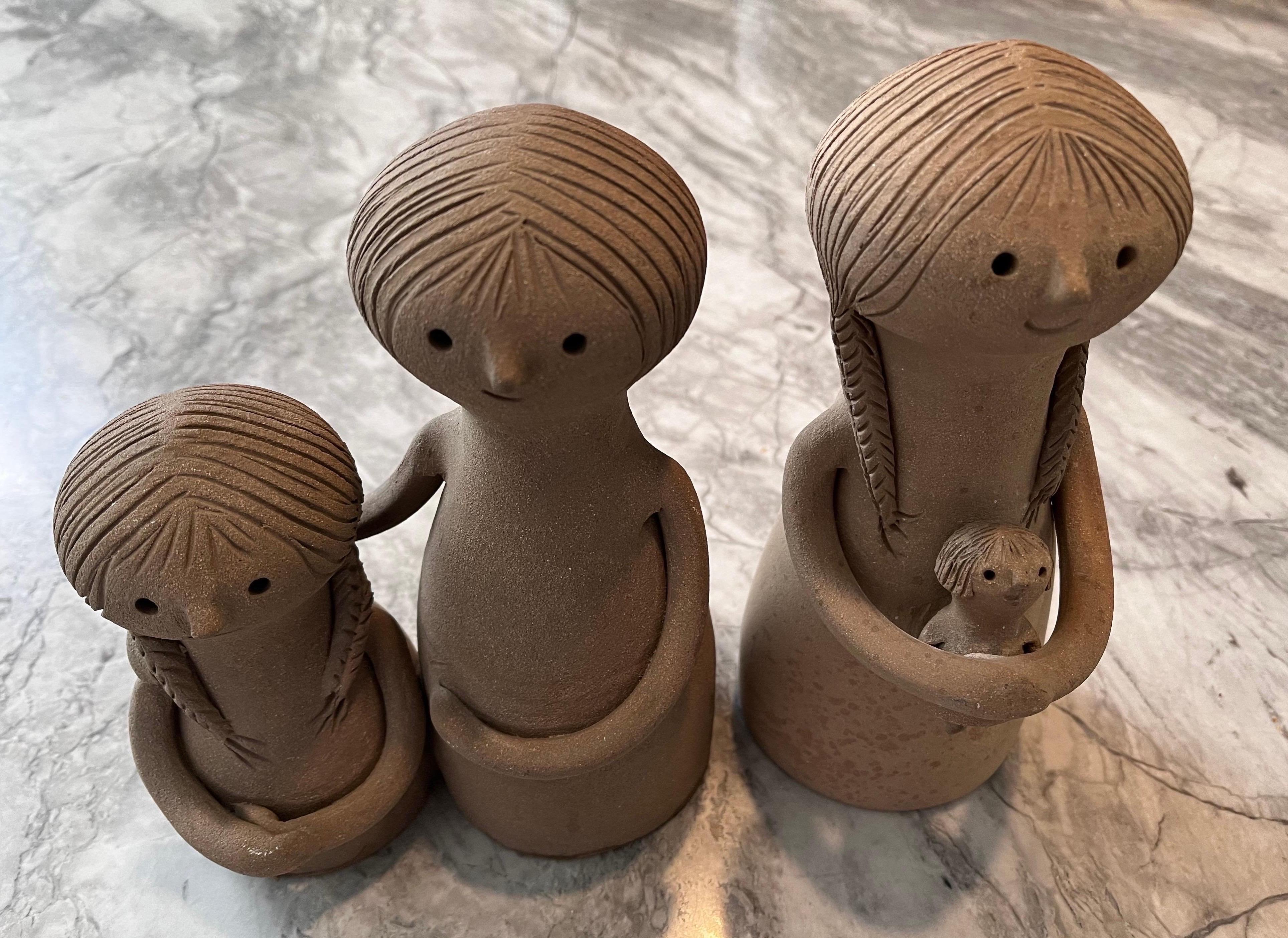 Vintage Rosemary Taylor pottery circa the 1970's. First piece is a Mother holding a Child....2nd is Mother attached to a young girl.
(2) separate pieces - (3) figures
Very Cute - with add some charm to any room.