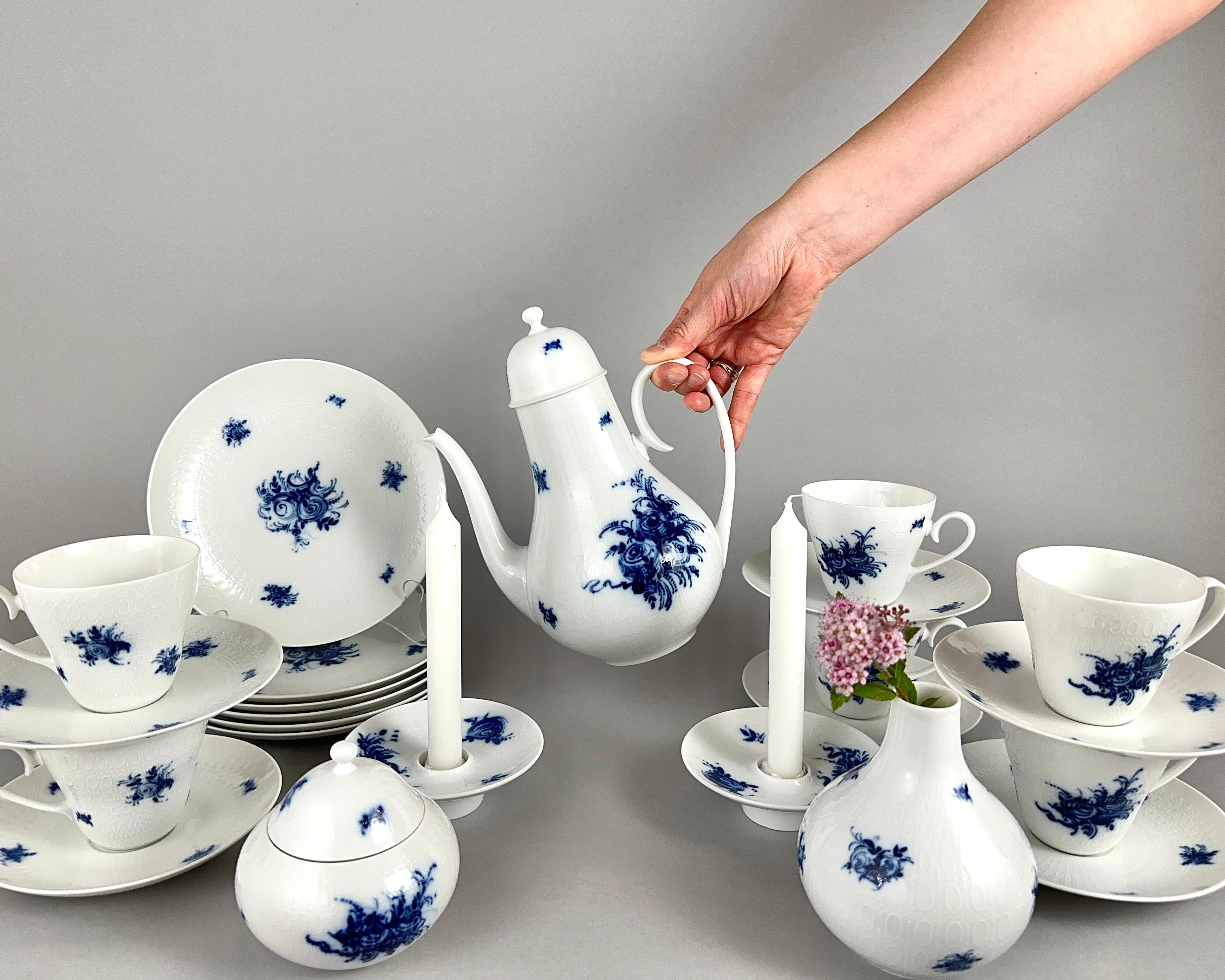 Björn Wiinblad for Rosenthal - Studio Linie, Germany coffee or tea set.

Large vintage German service of the famous Rosenthal Linie factory from Germany.

A very elegant service in blue and white.

The porcelain parts all have a beautiful blue