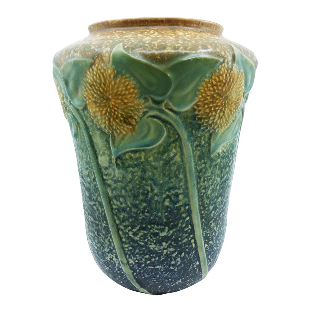 Ce grand et fabuleux vase en poterie d'art américaine de Roseville, au motif bleu 