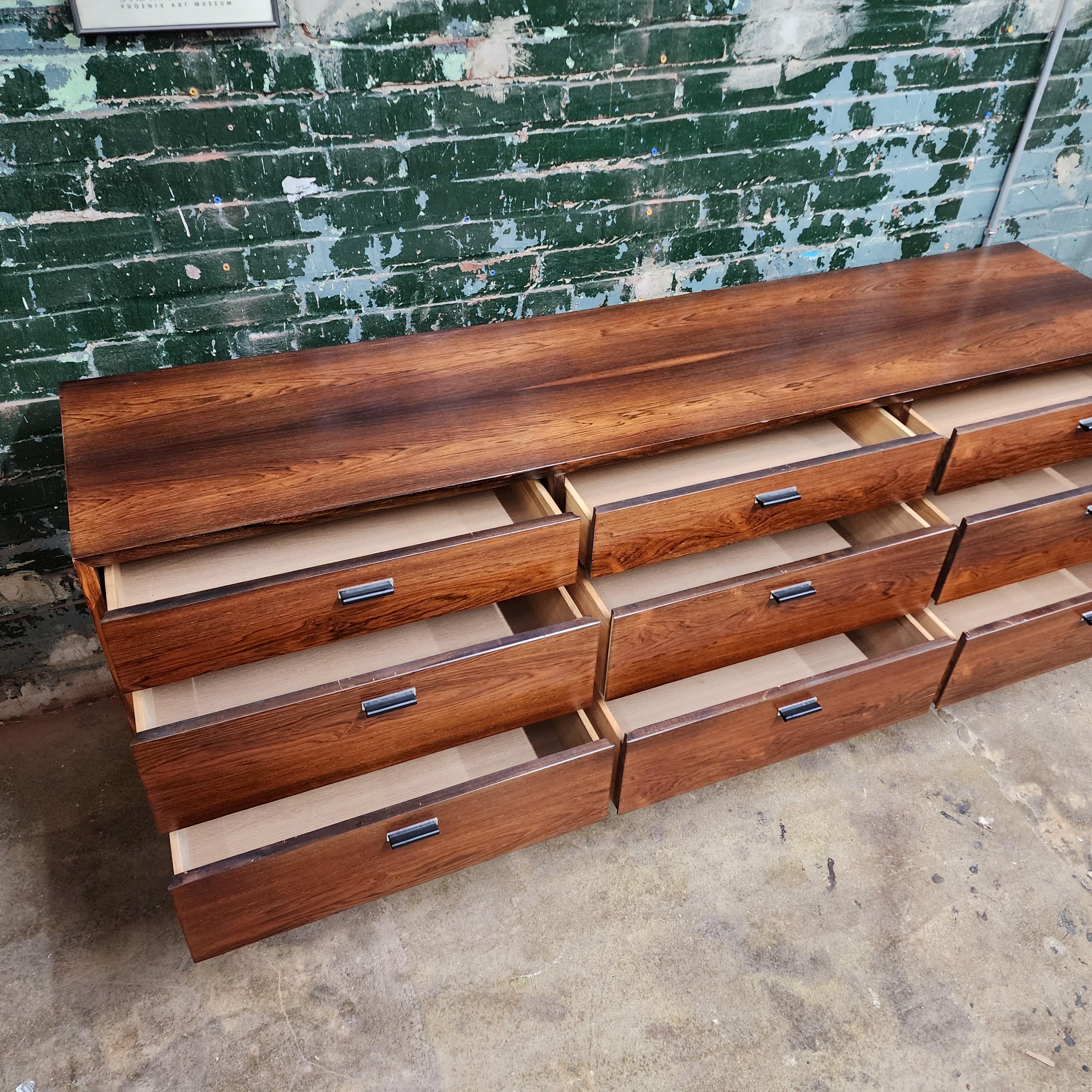 Mid-Century Modern Vintage Rosewood 9 Drawer Dresser by Jack Cartwright for Founders