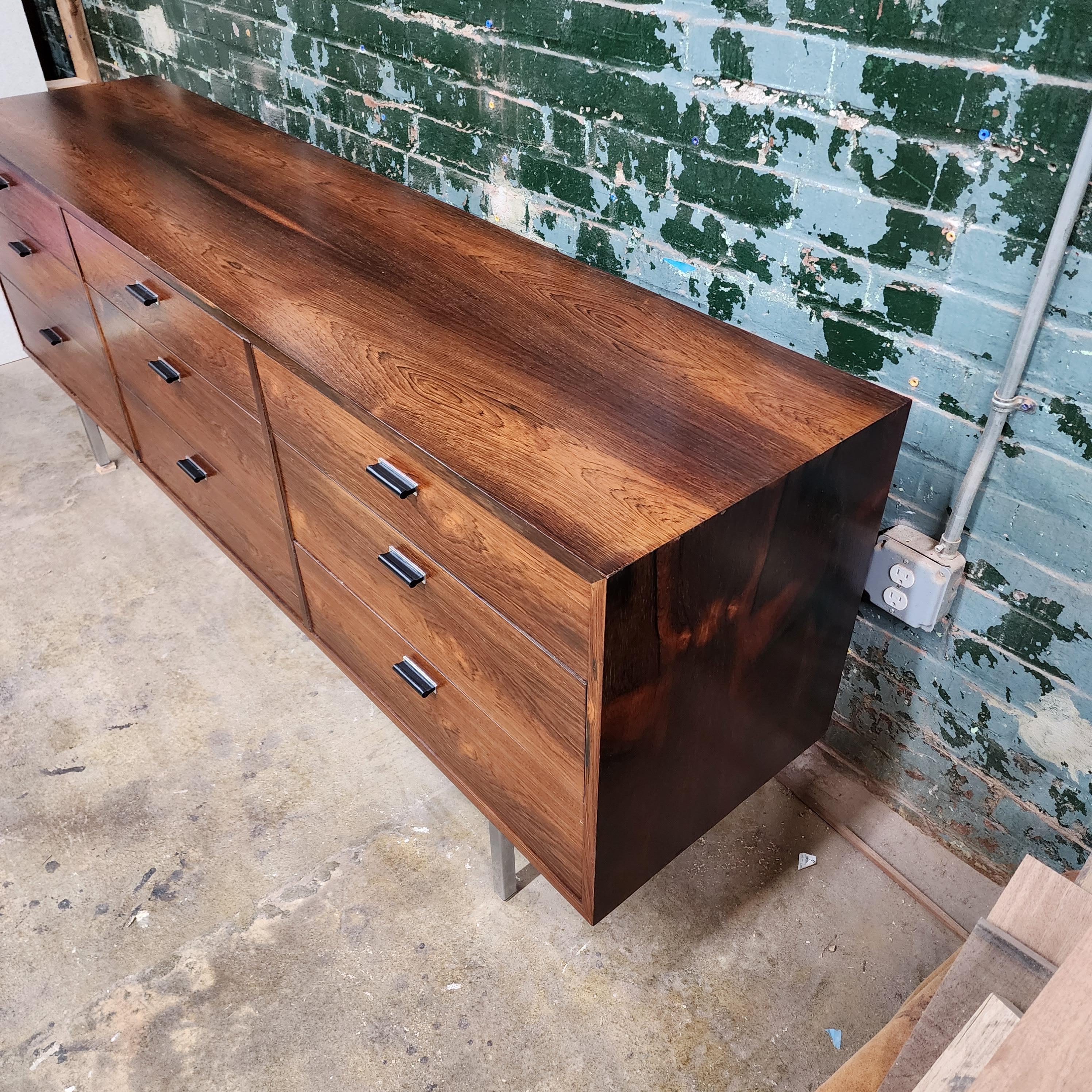 Mid-20th Century Vintage Rosewood 9 Drawer Dresser by Jack Cartwright for Founders