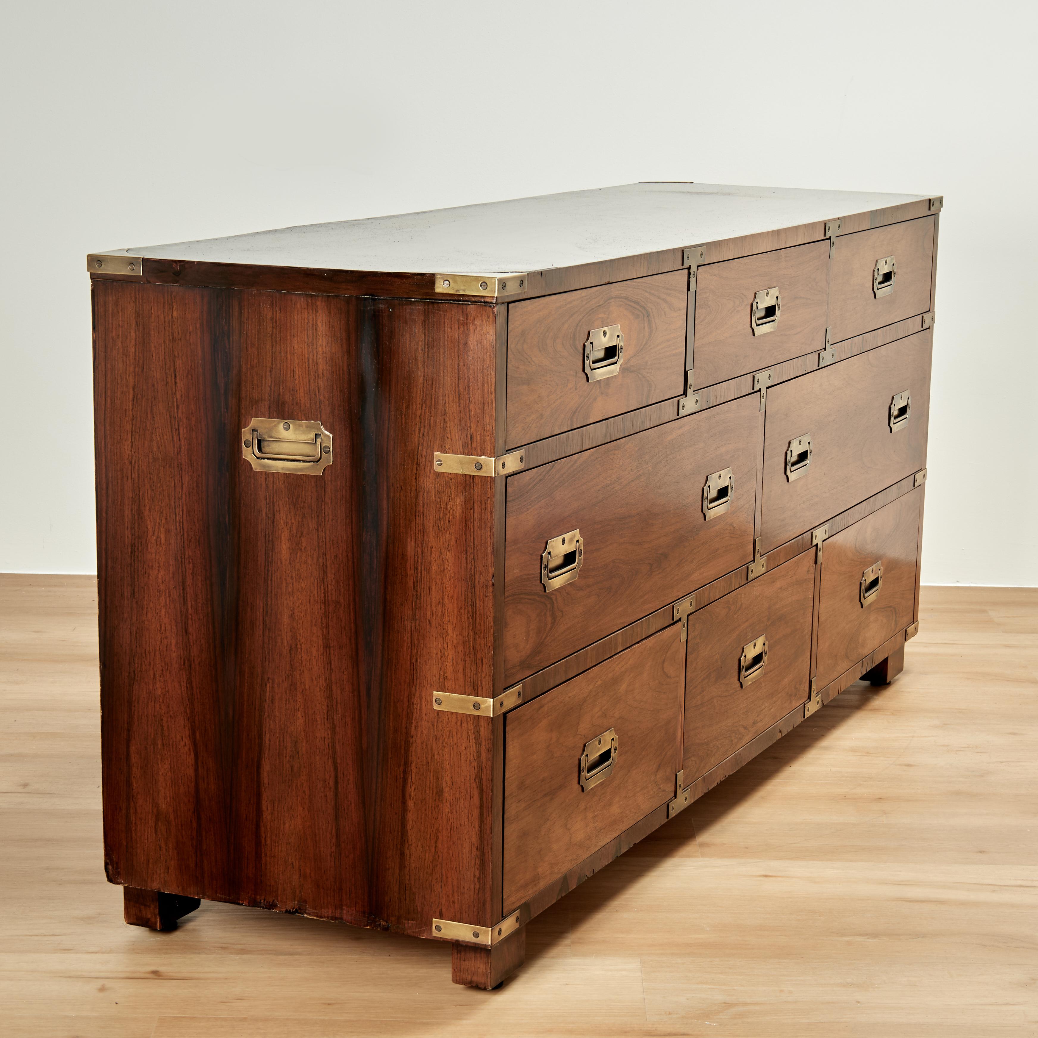 Stile Campaign Cassettiera in stile Campaigner in palissandro d'epoca in vendita