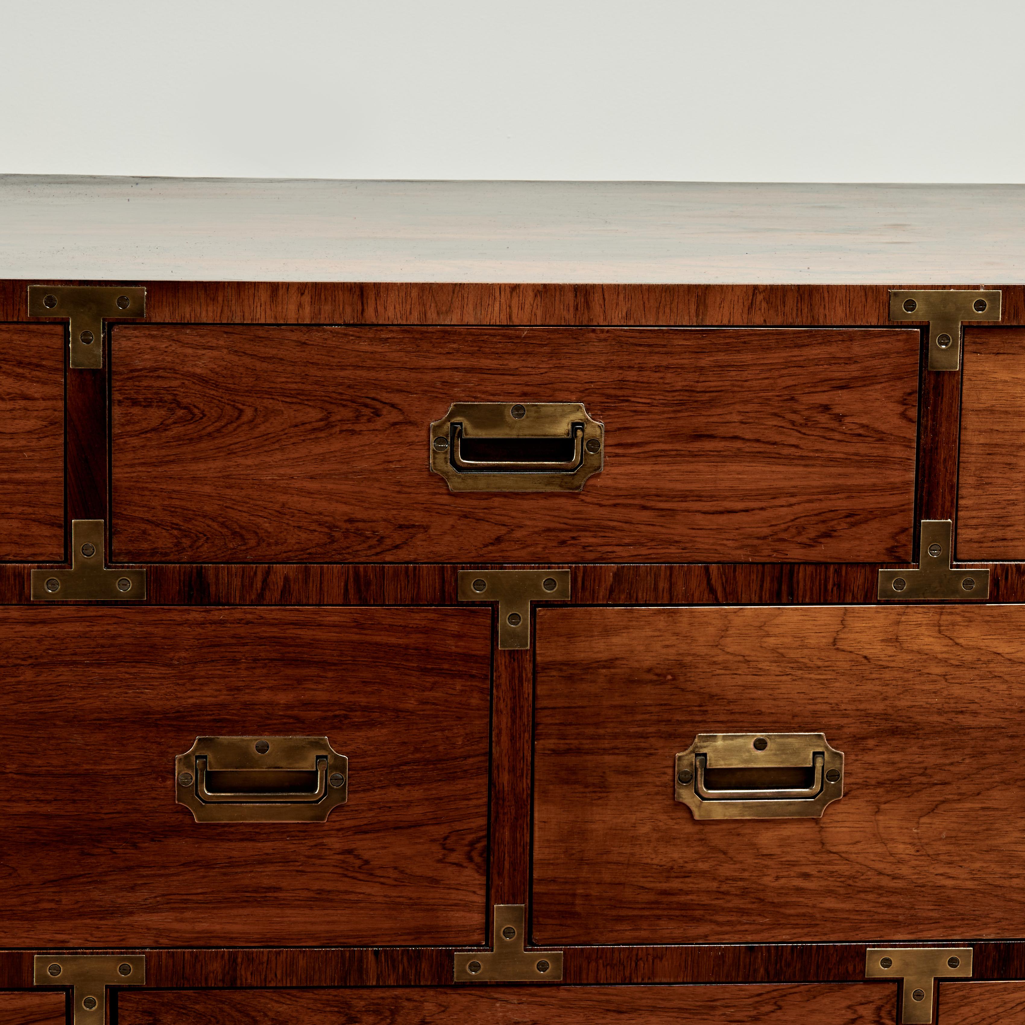 Cassettiera in stile Campaigner in palissandro d'epoca In condizioni buone in vendita a Palm Beach, FL