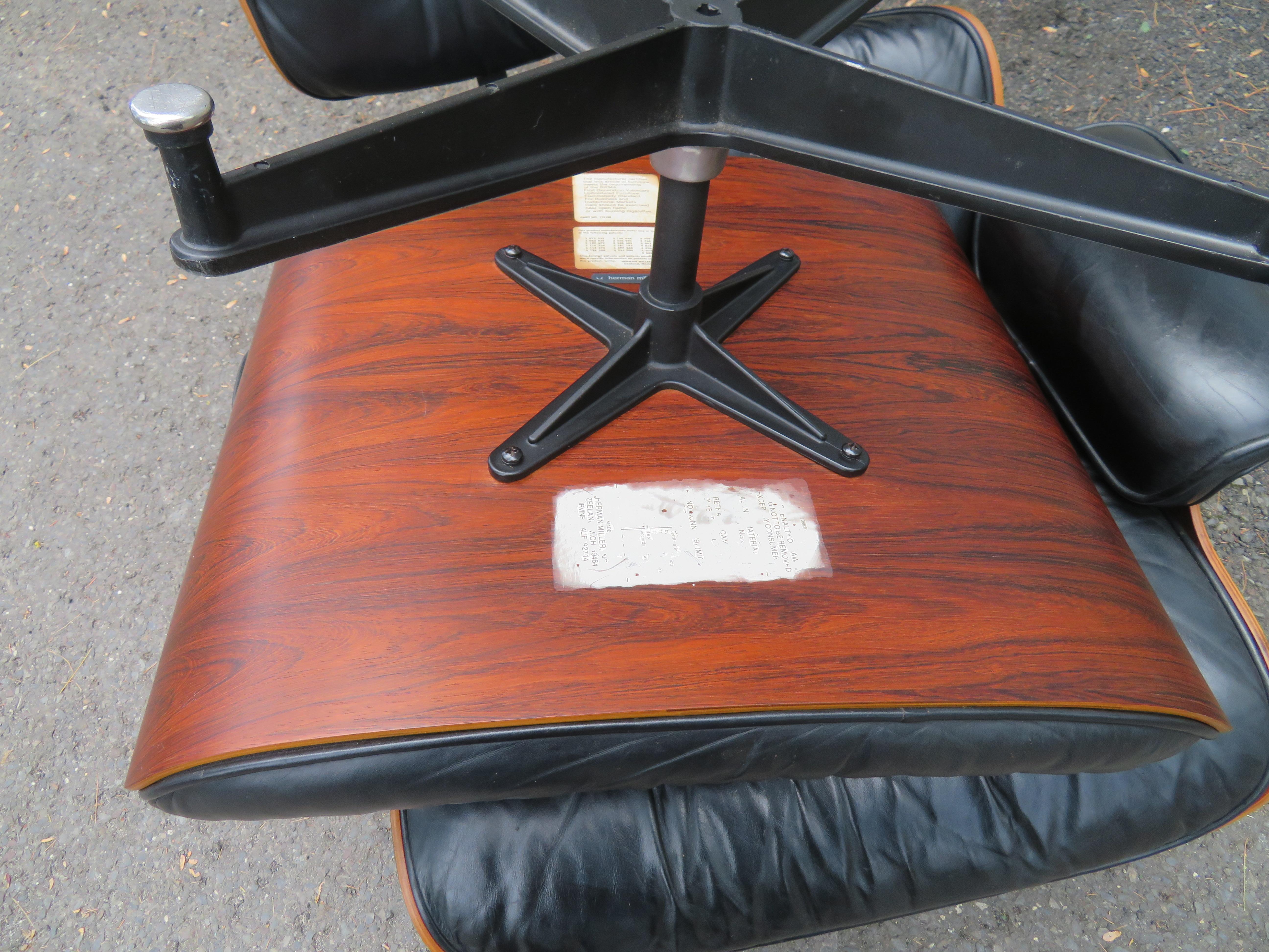 Vintage Rosewood Charles Eames 670 Lounge Chair & 671 Ottoman for Herman Miller For Sale 8