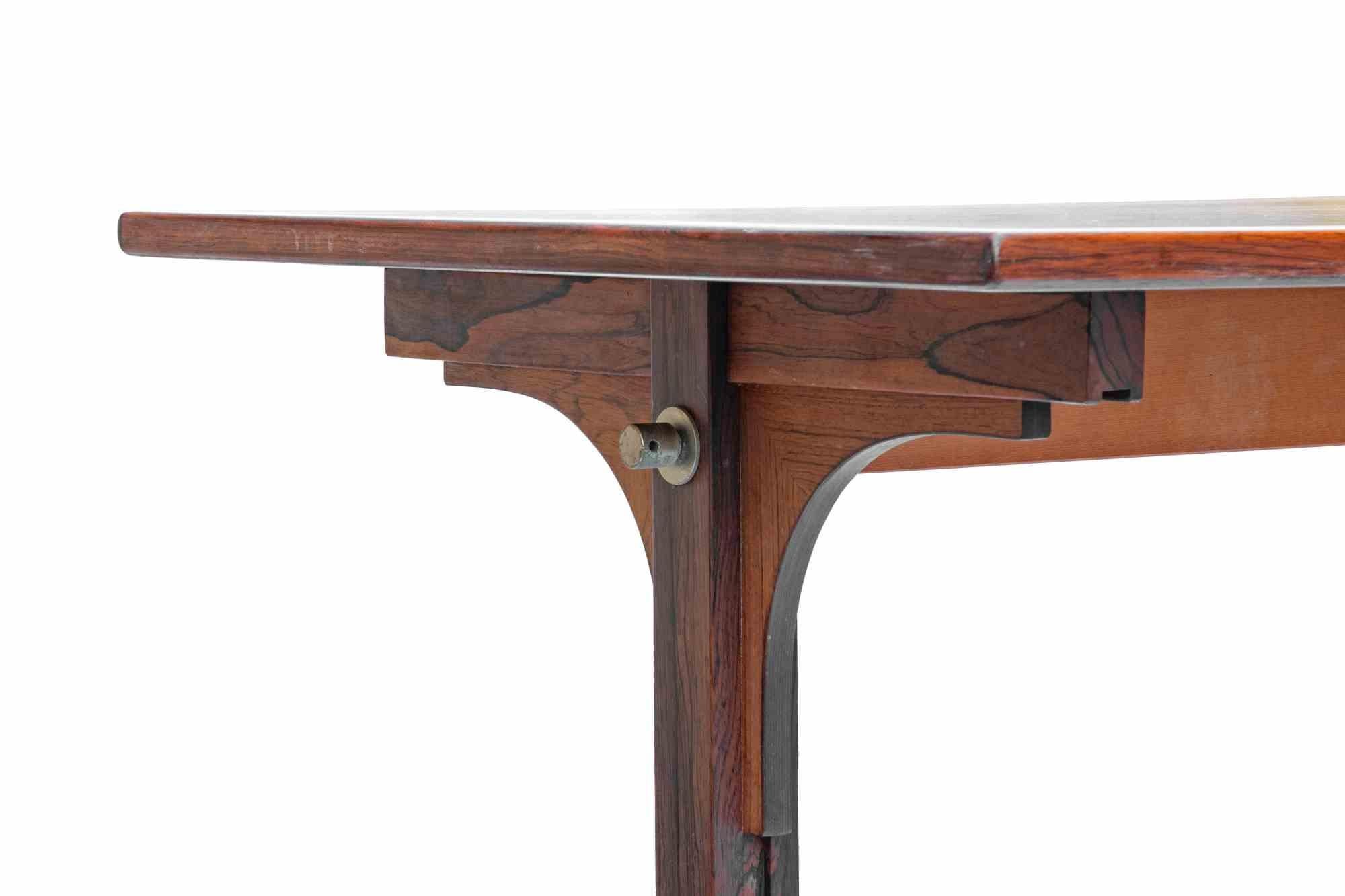 Set da scrivania in legno di palissandro della metà del secolo attribuito a Gianfranco Frattini per Bernini.
Ottime condizioni.