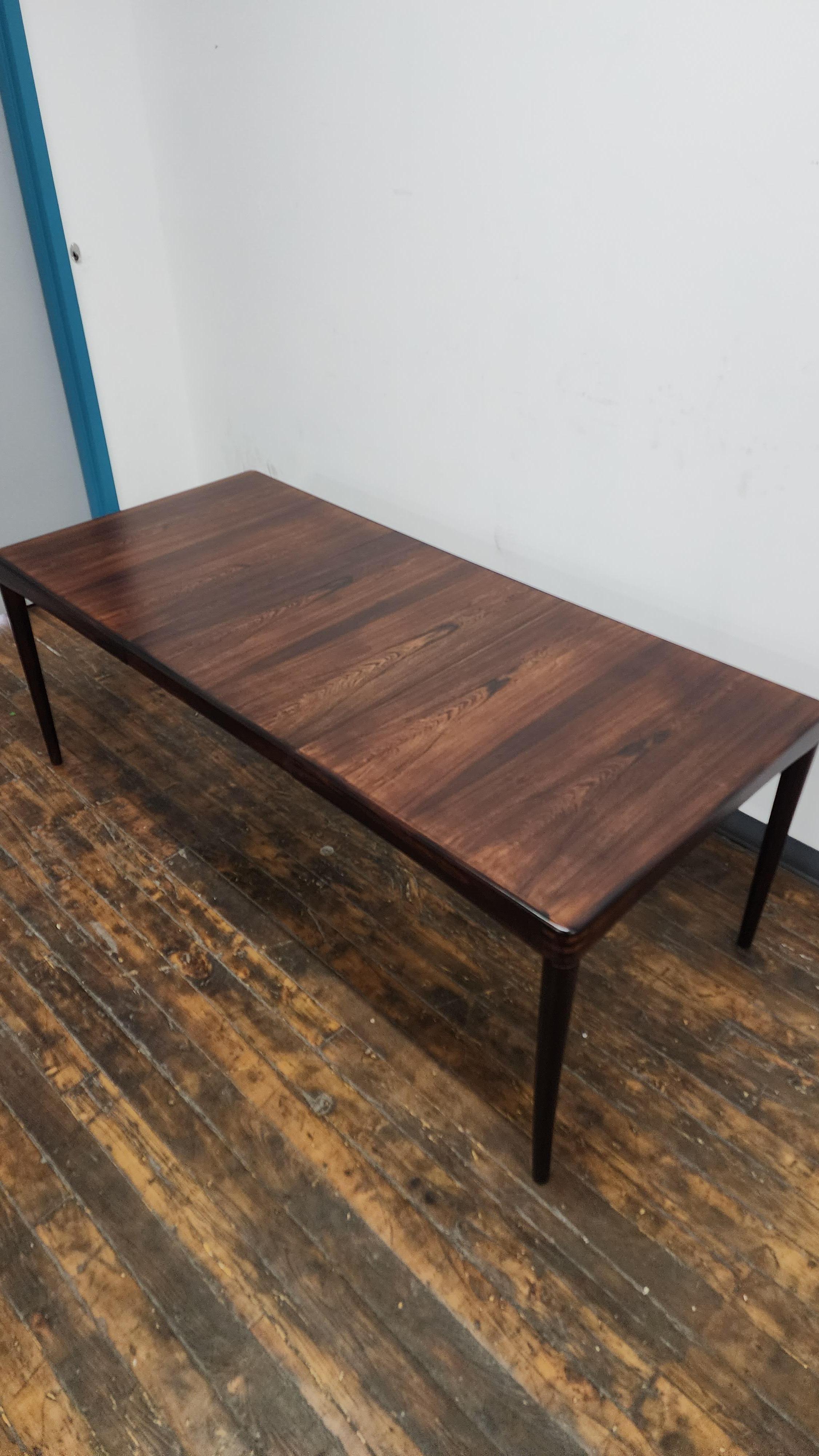 Table de salle à manger vintage en bois de rose par Bramin en vente 5