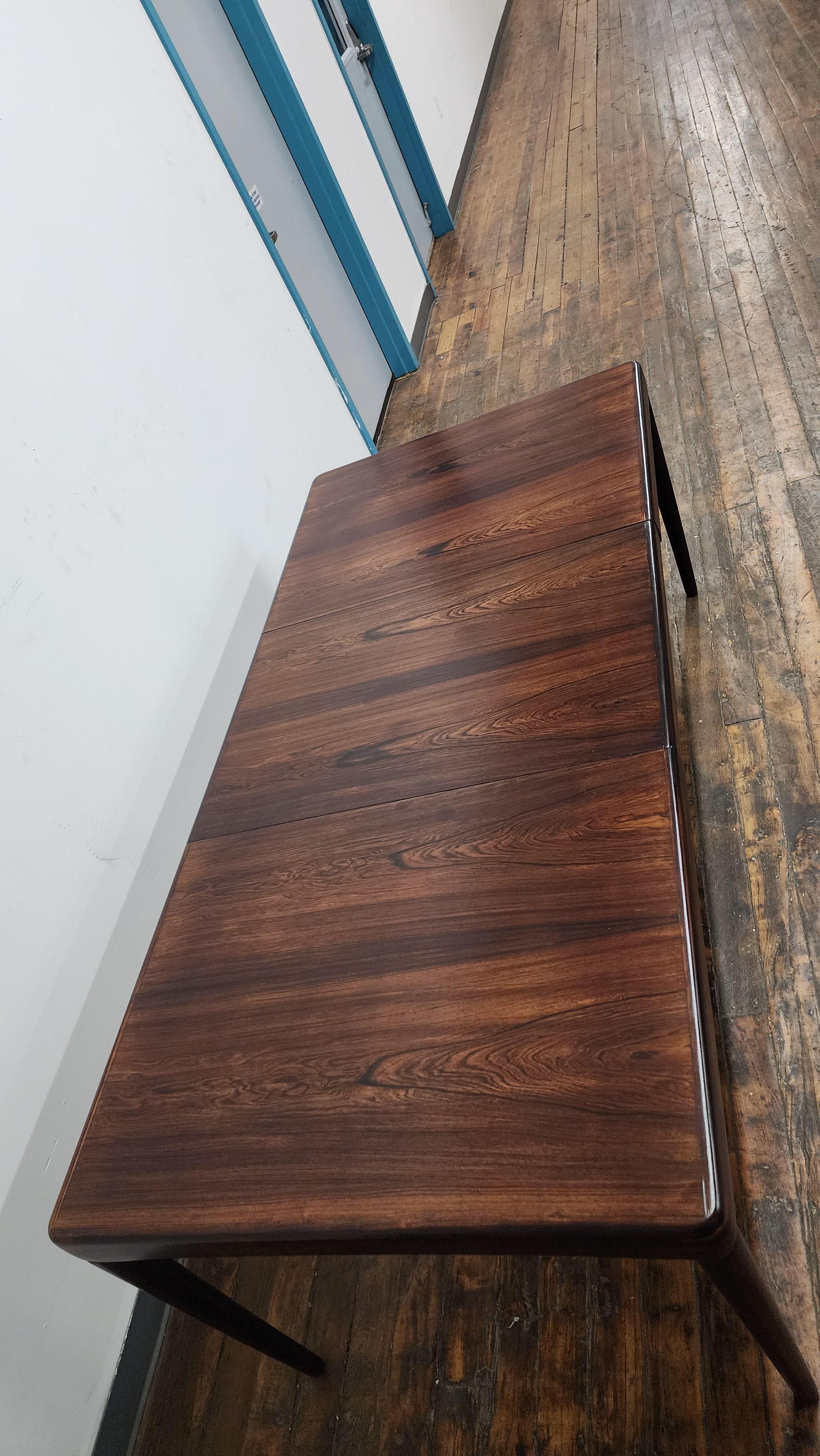 Table de salle à manger vintage en bois de rose par Bramin en vente 7