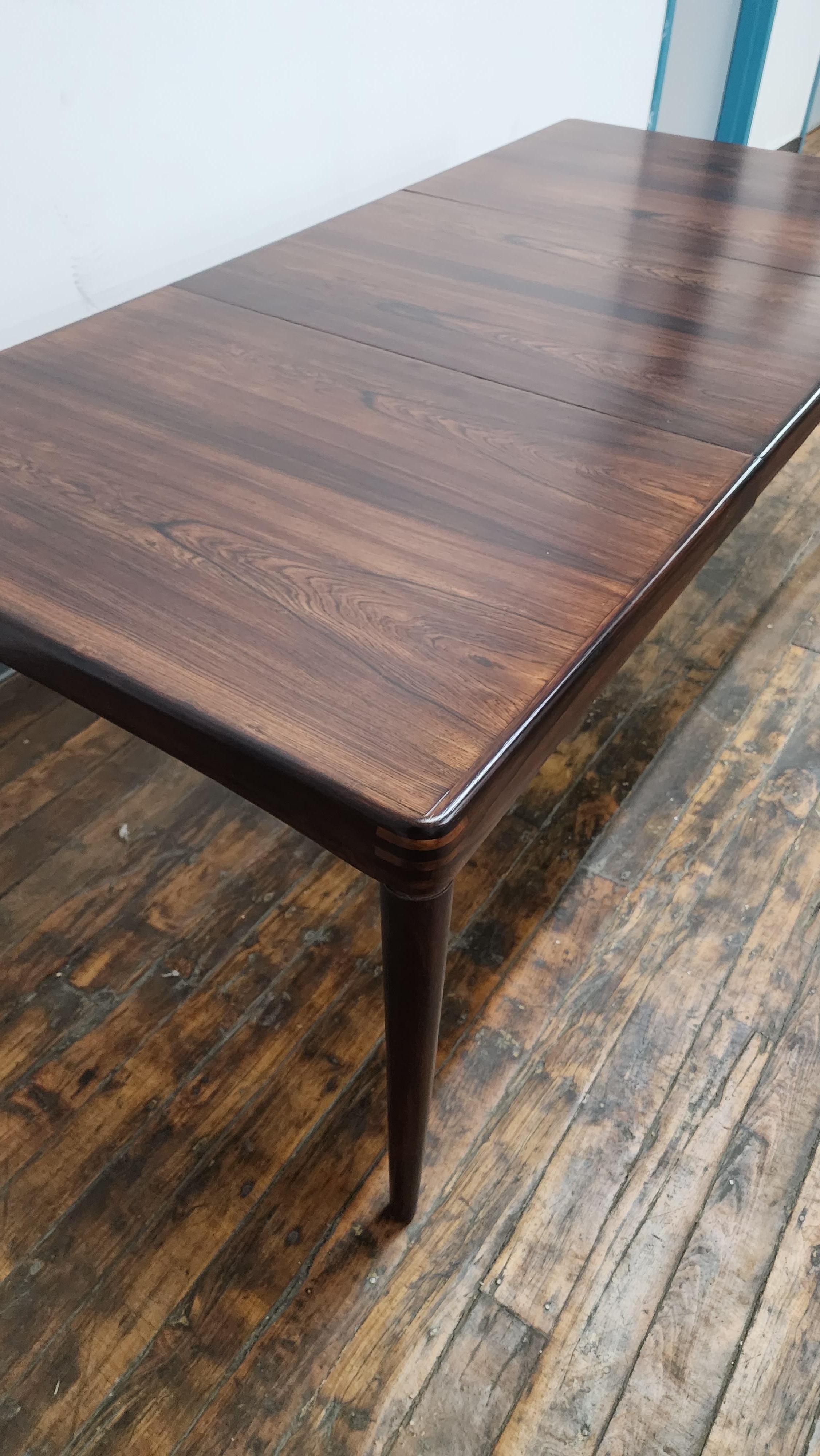 Table de salle à manger vintage en bois de rose par Bramin en vente 8