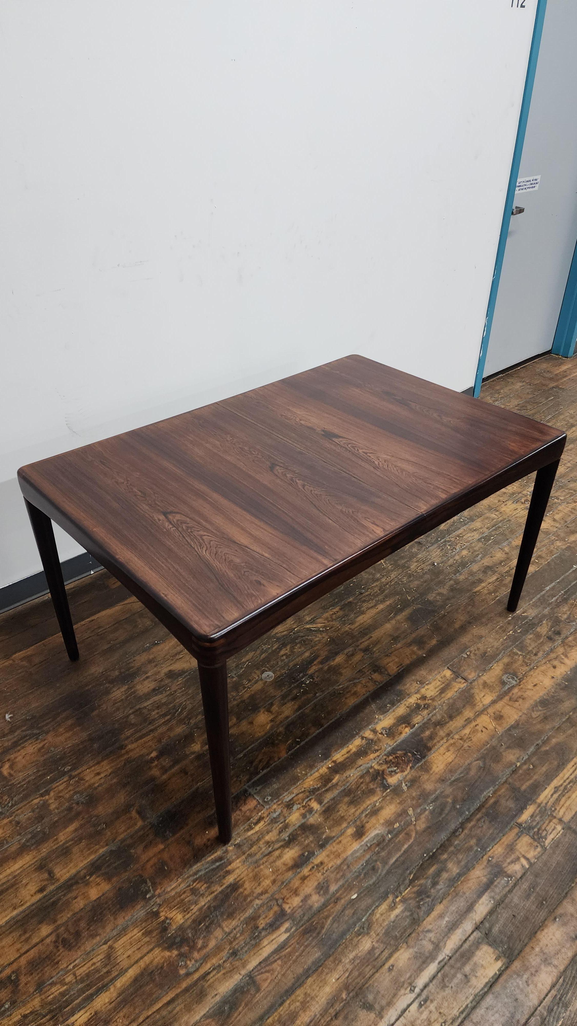 Table de salle à manger vintage en bois de rose par Bramin Bon état - En vente à Philadelphia, PA